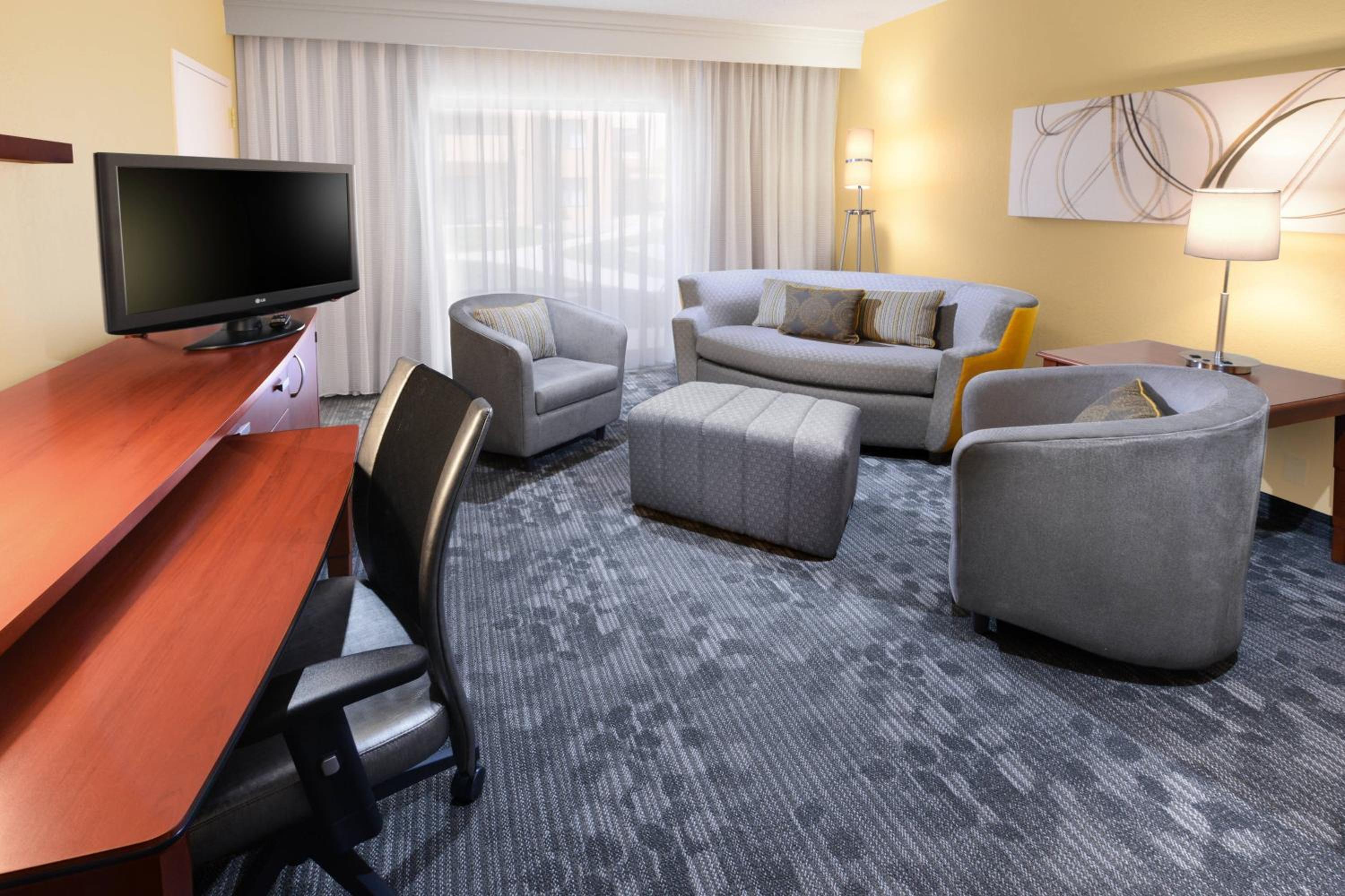 Suite, 1 King, 1 Sofa bed - Photo 3