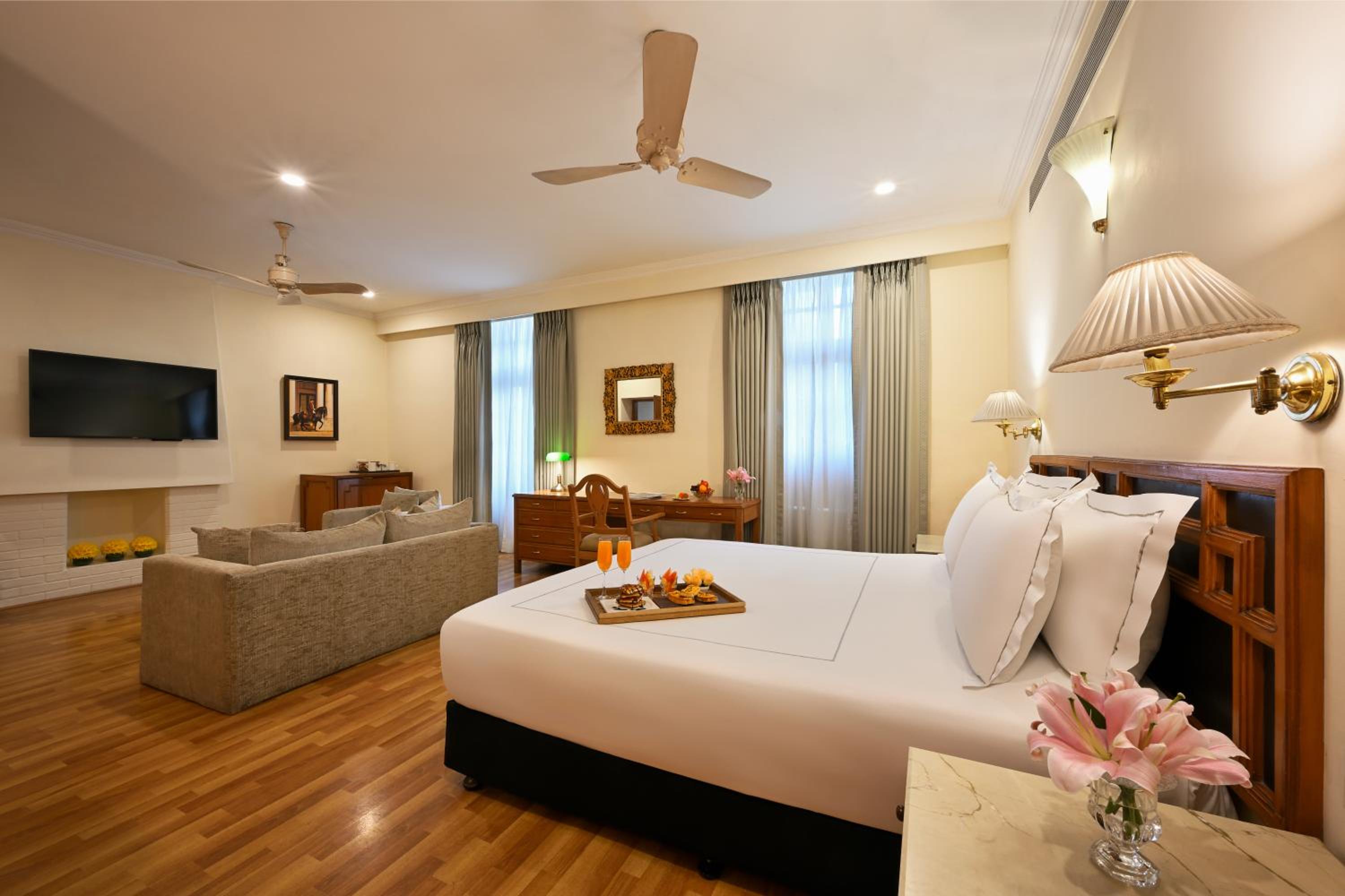 Deluxe Suite Double Bed with 1 way Transfer, Breakfast, 15% off on Food and Soft Beverages, Happy Hours (Buy 1 & Get 1) on select menu at InSomnia - Photo 11