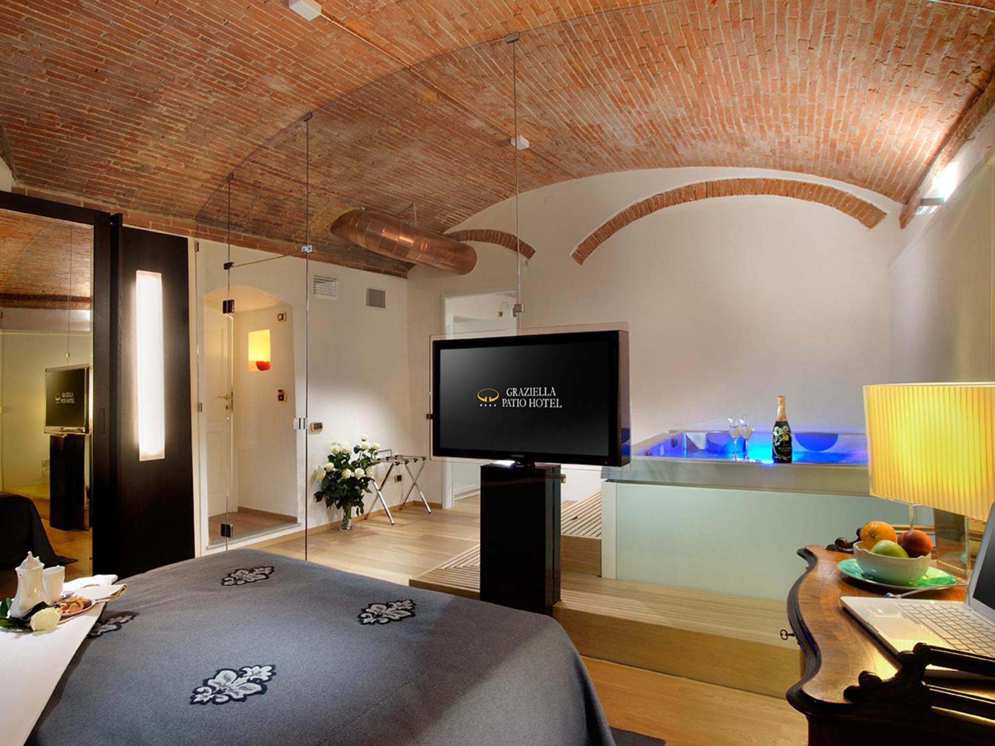 Suite with Spa Bath - Photo 4