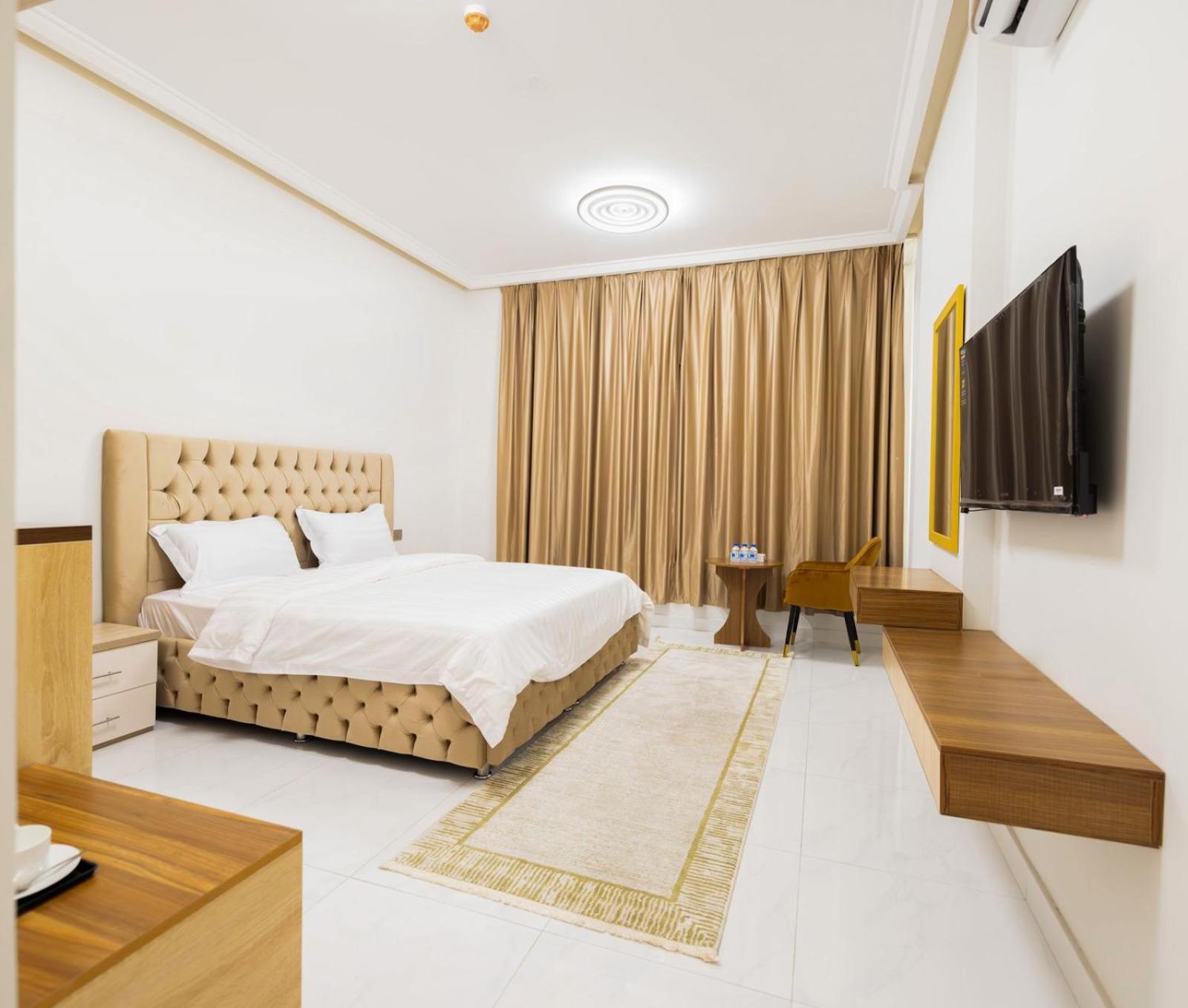 Standard King Room photo 1