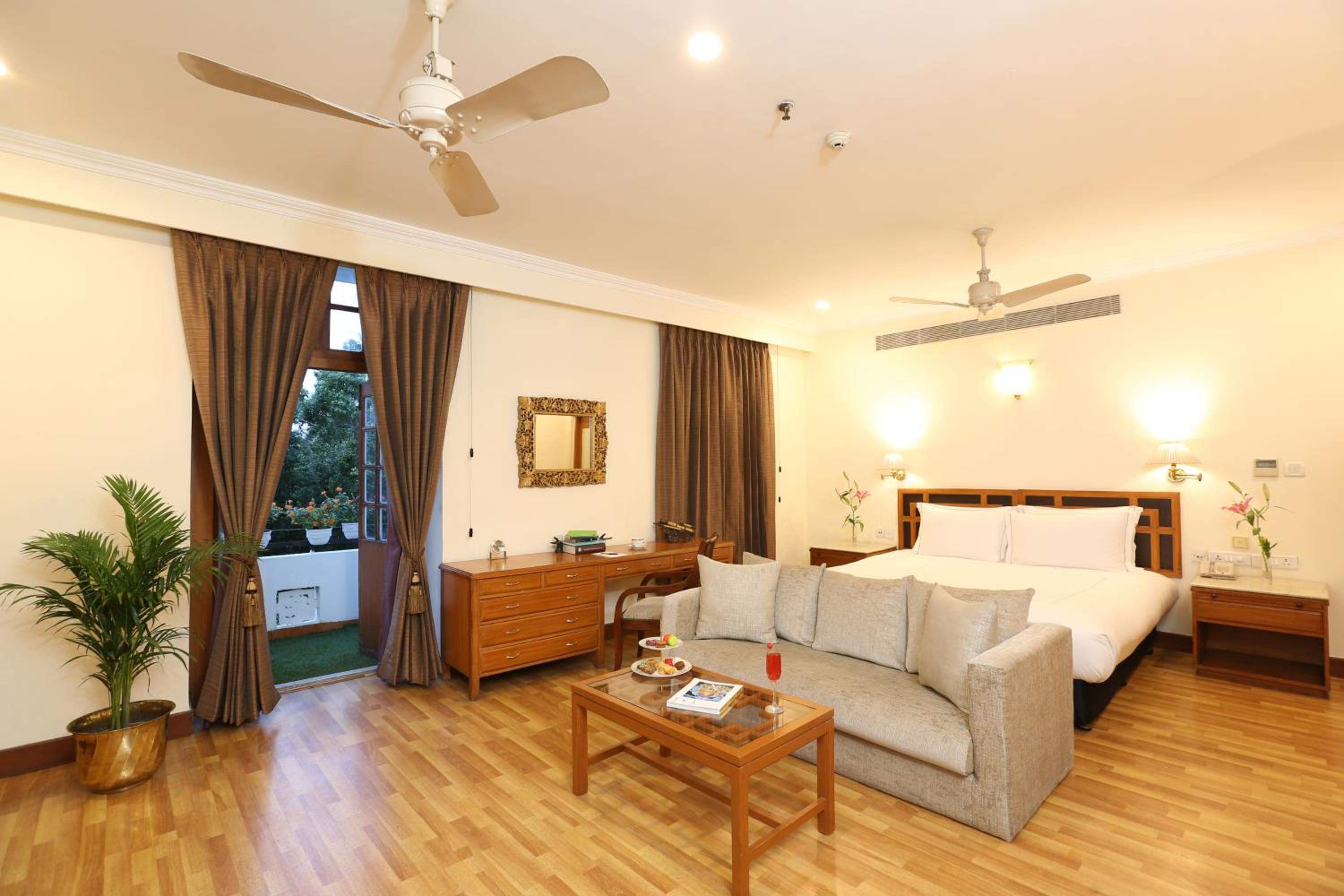 Executive Room Double Bed with Breakfast, 15% off on Food and Soft Beverages, Happy Hours (Buy 1 & Get 1) on select menu at InSomnia - Photo 10