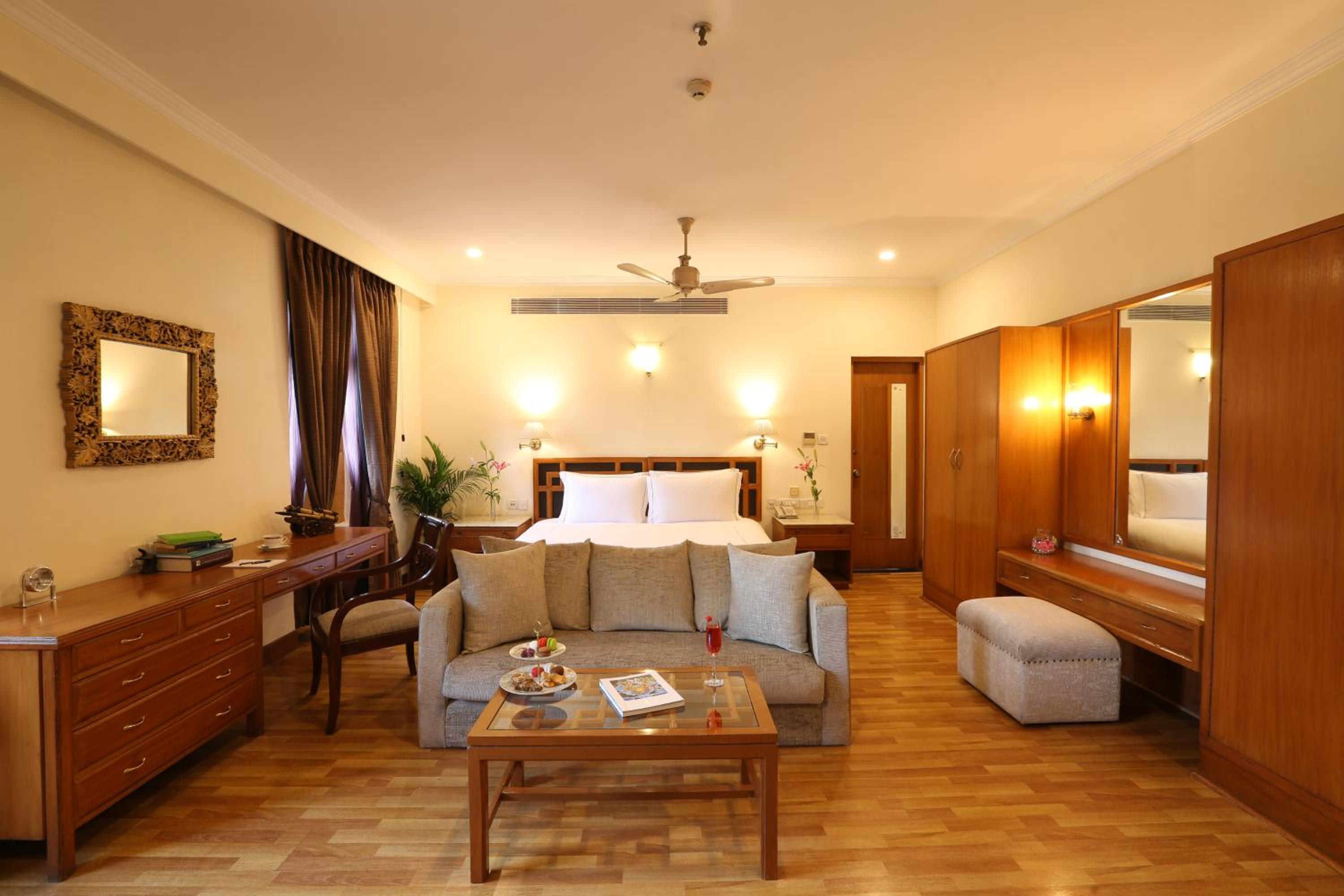 Executive Room Double Bed with Breakfast, 15% off on Food and Soft Beverages, Happy Hours (Buy 1 & Get 1) on select menu at InSomnia - Photo 12