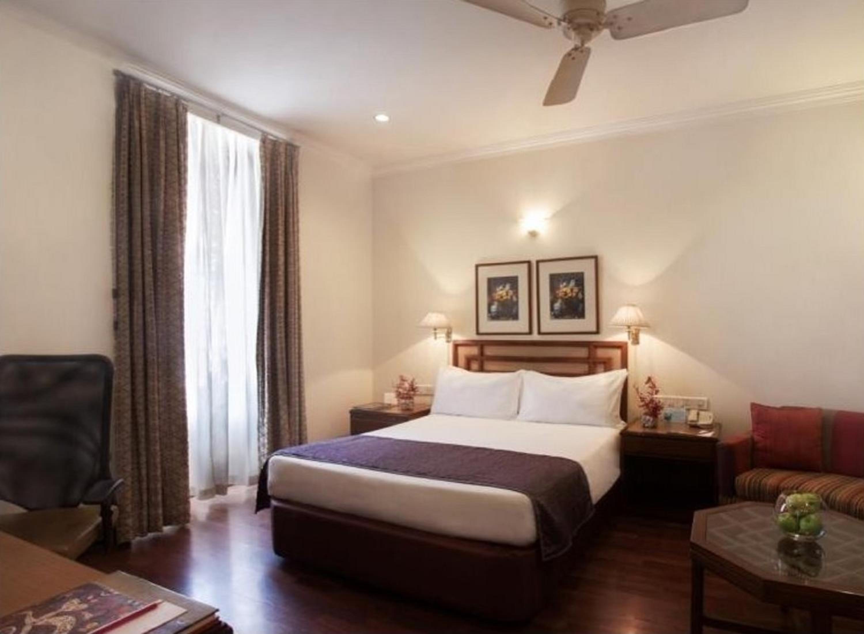 Superior Room Queen Bed with 15% off on Food and Soft Beverages, Happy Hours (Buy 1 & Get 1) on select menu at InSomnia - Photo 1