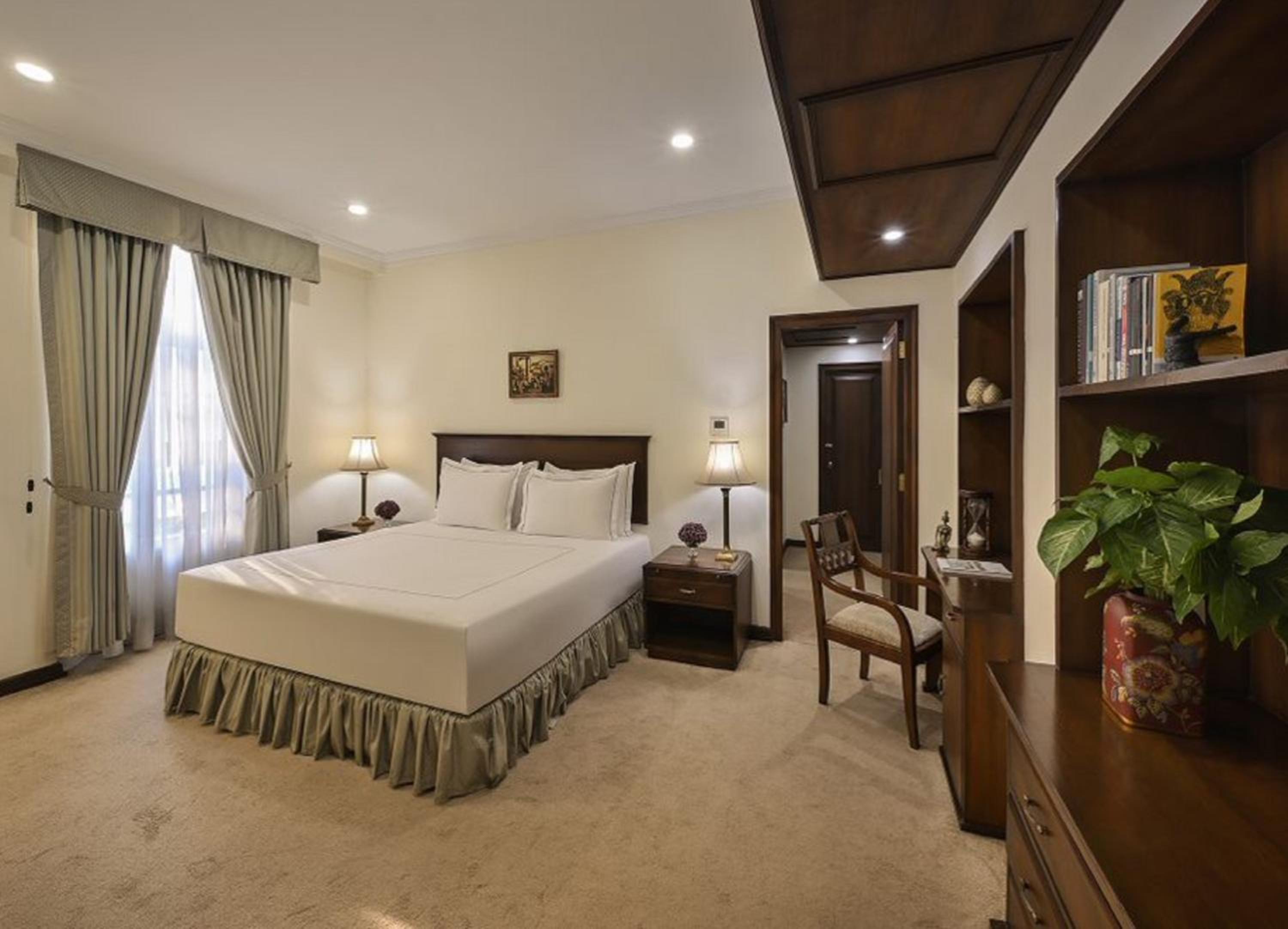 Deluxe Suite Double Bed with 1 way Transfer, Breakfast, 15% off on Food and Soft Beverages, Happy Hours (Buy 1 & Get 1) on select menu at InSomnia - Photo 5
