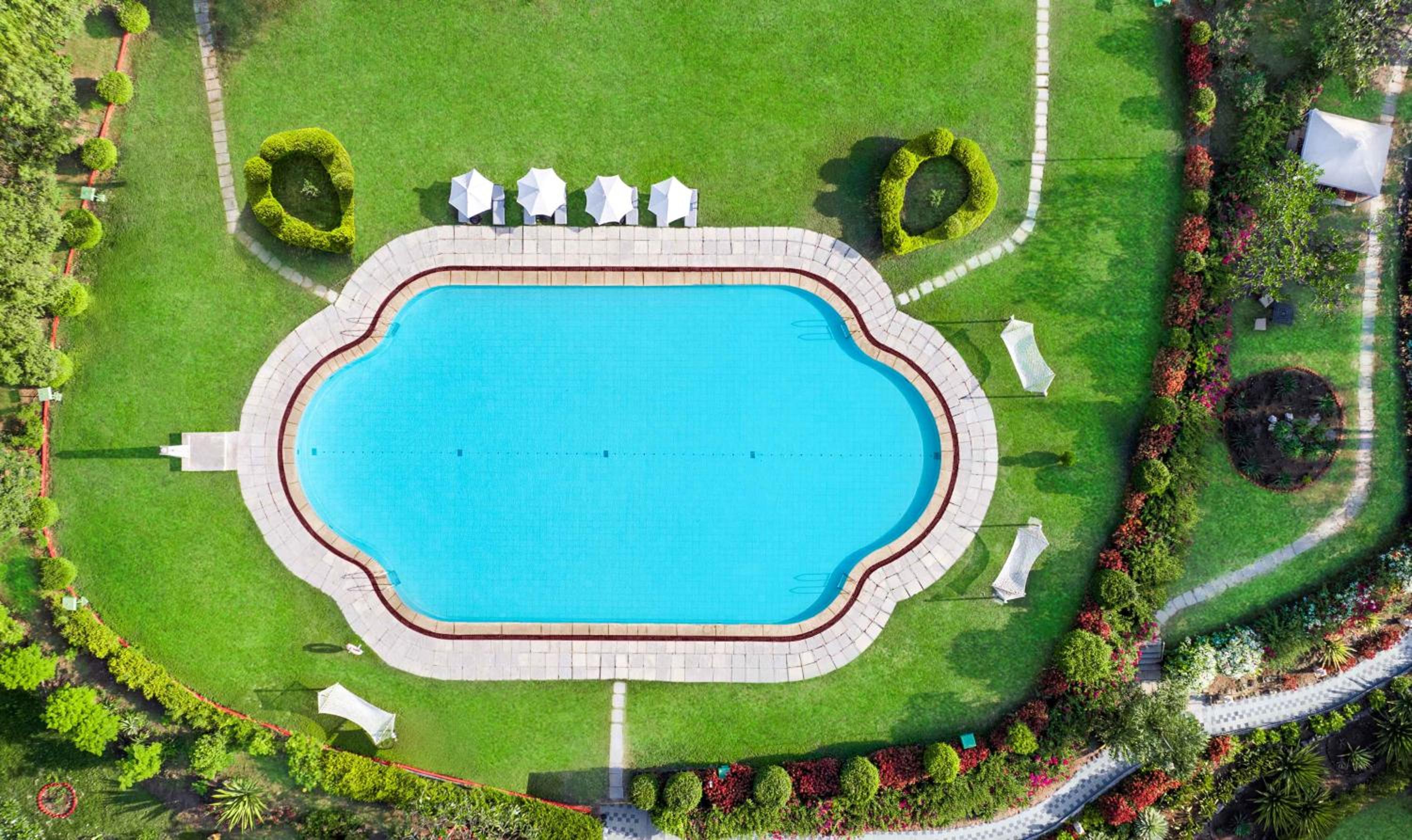 Premium Twin Room with Pool View - Photo 9