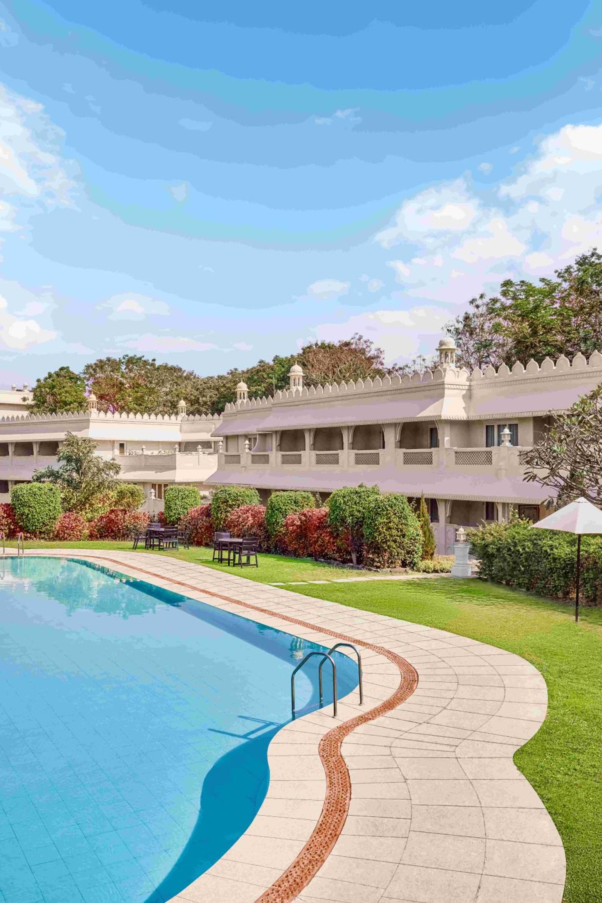Premium Twin Room with Pool View - Photo 5