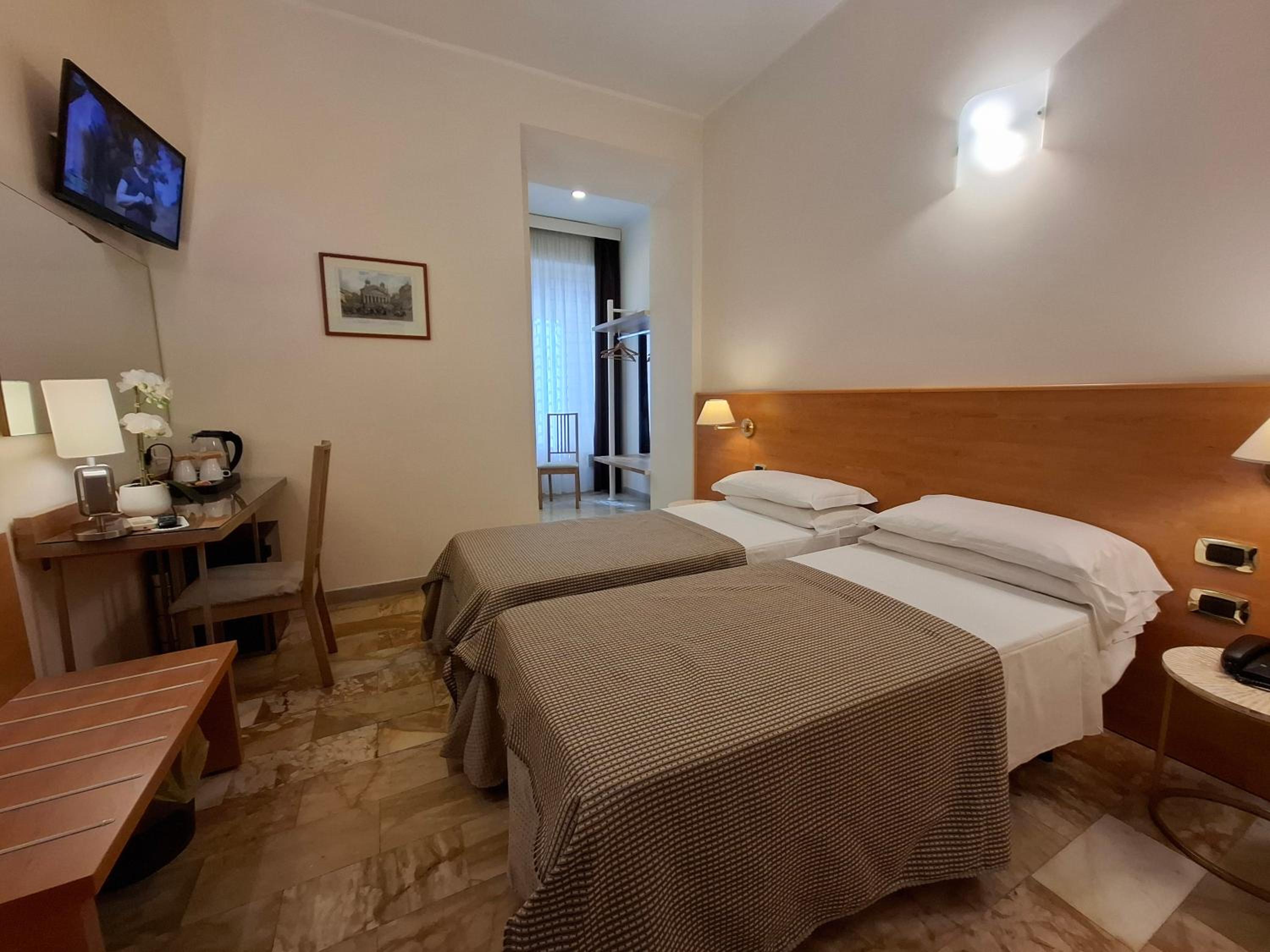 Double or Twin Room photo 3