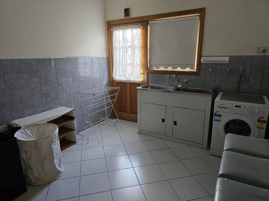 Four-Bedroom House photo 3