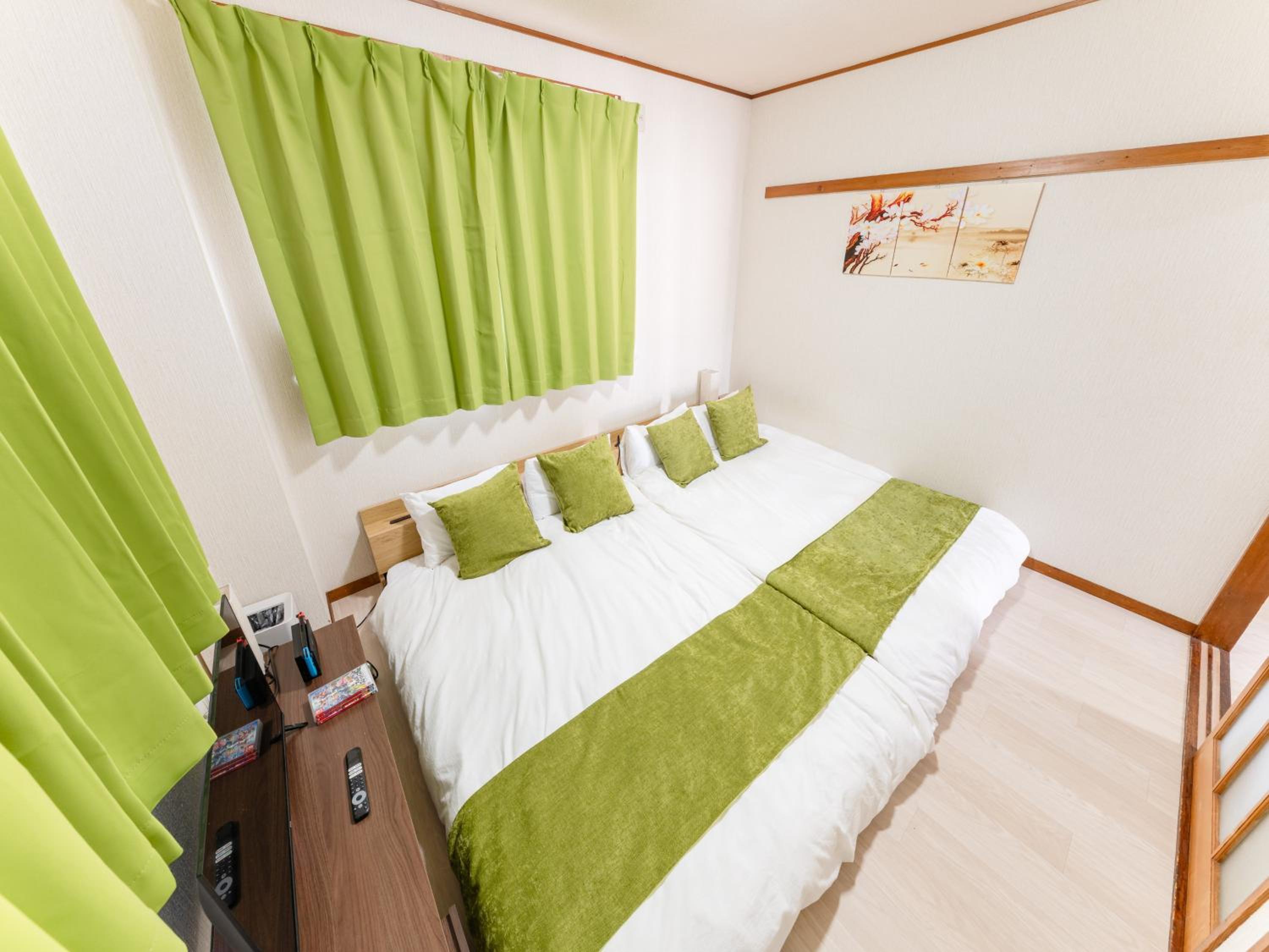 One-Bedroom Apartment photo 1