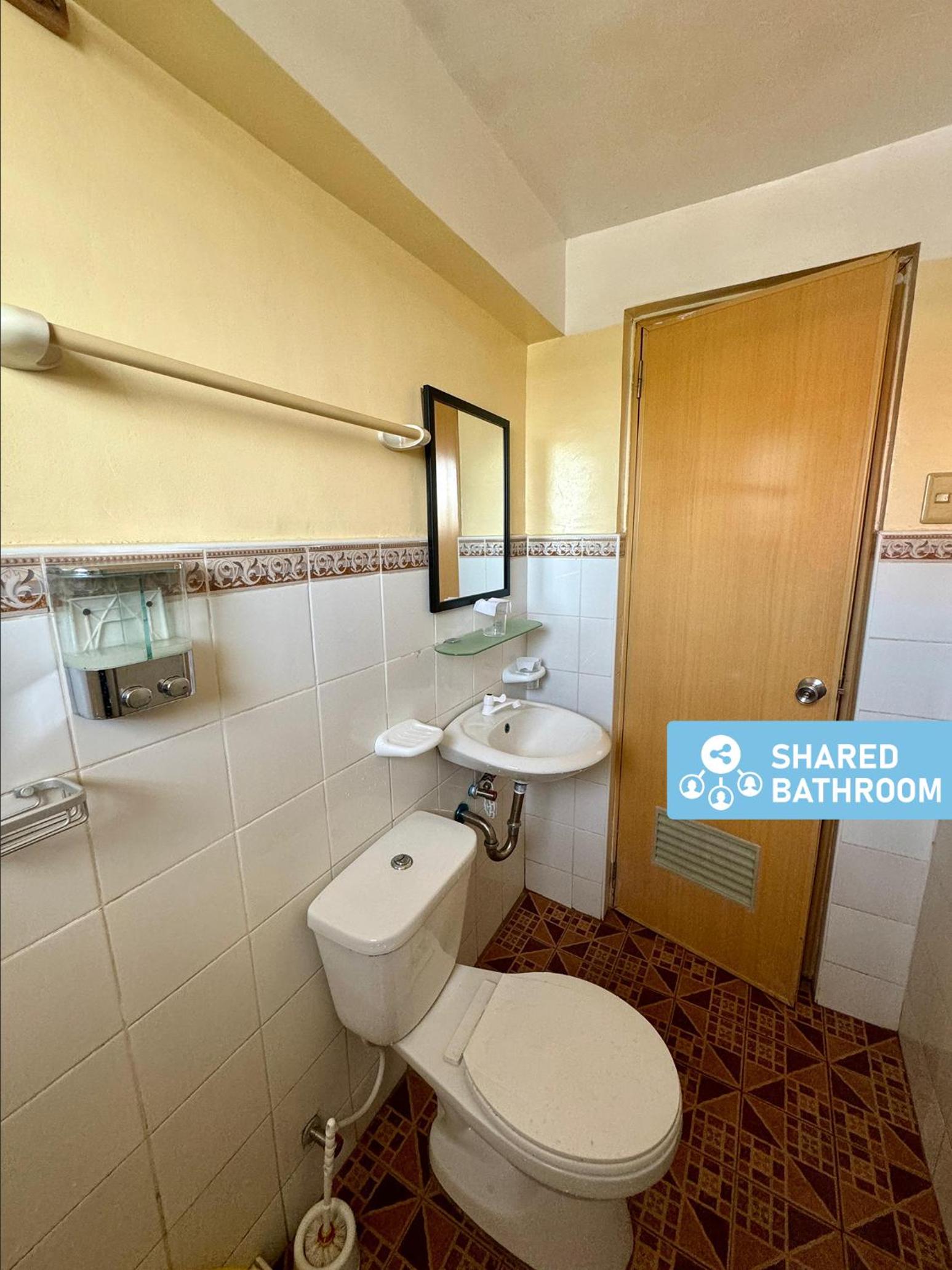 Budget Double Room - Photo 3