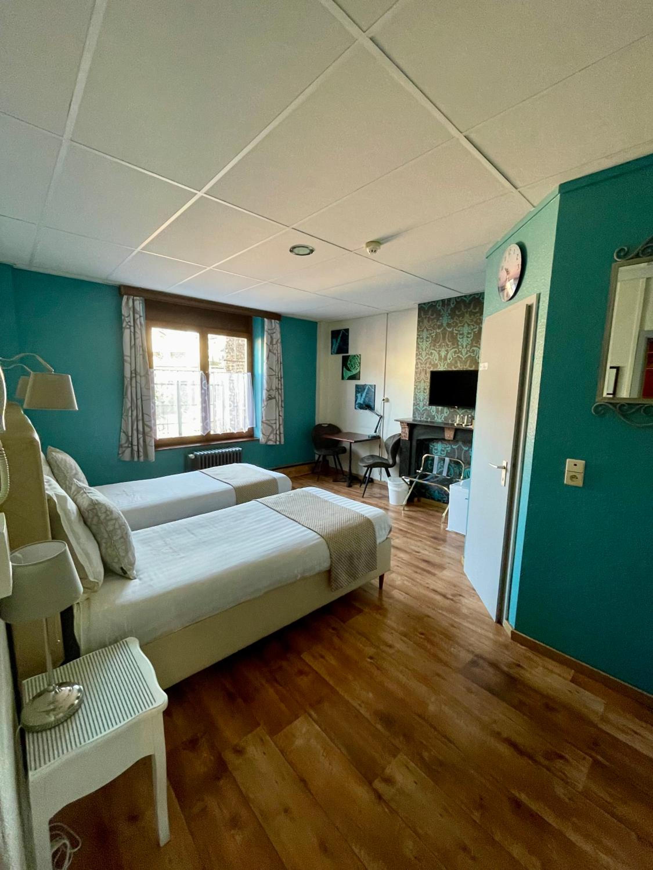 Twin Room with Private Bathroom photo 1