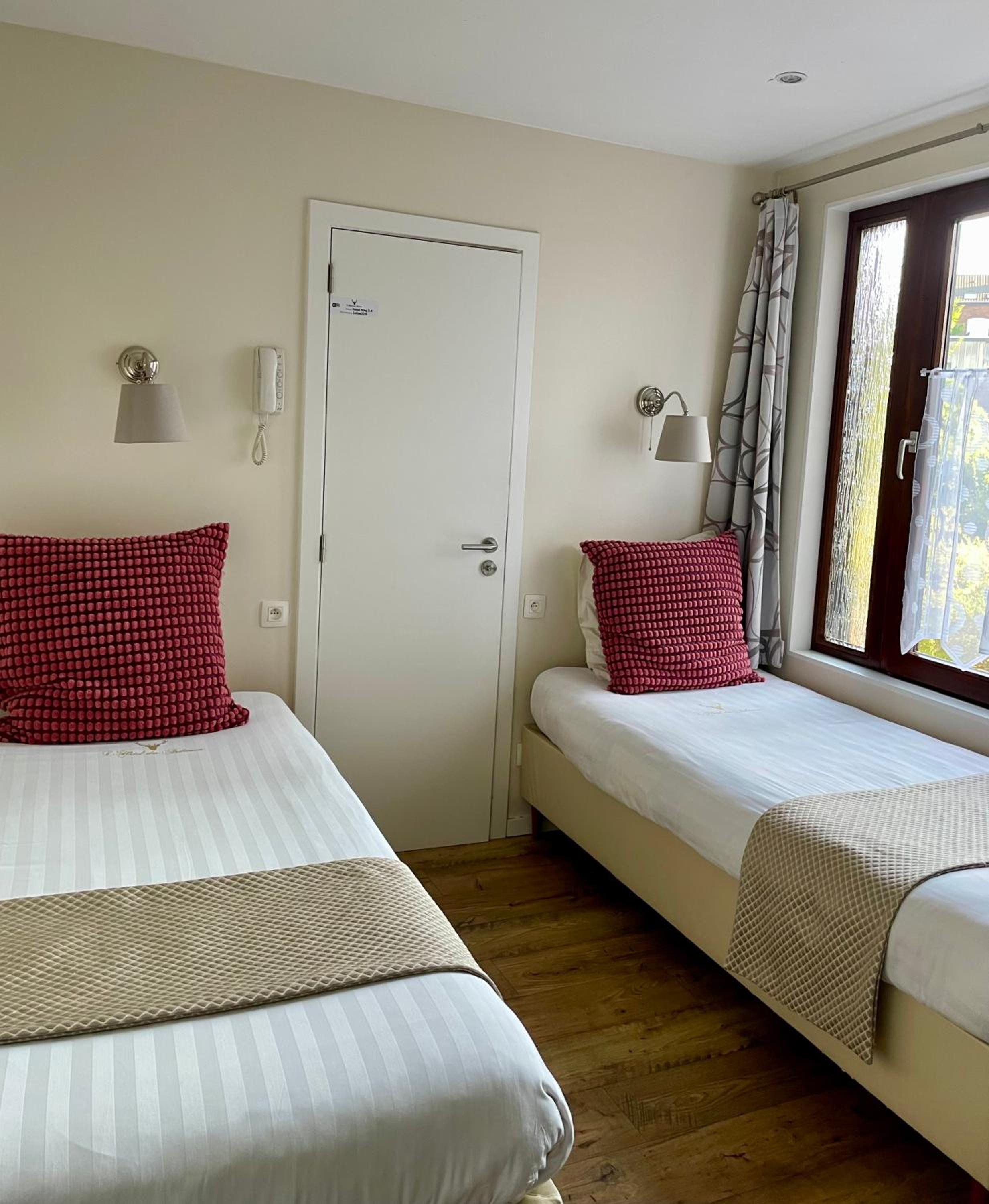Small Twin Room photo 1
