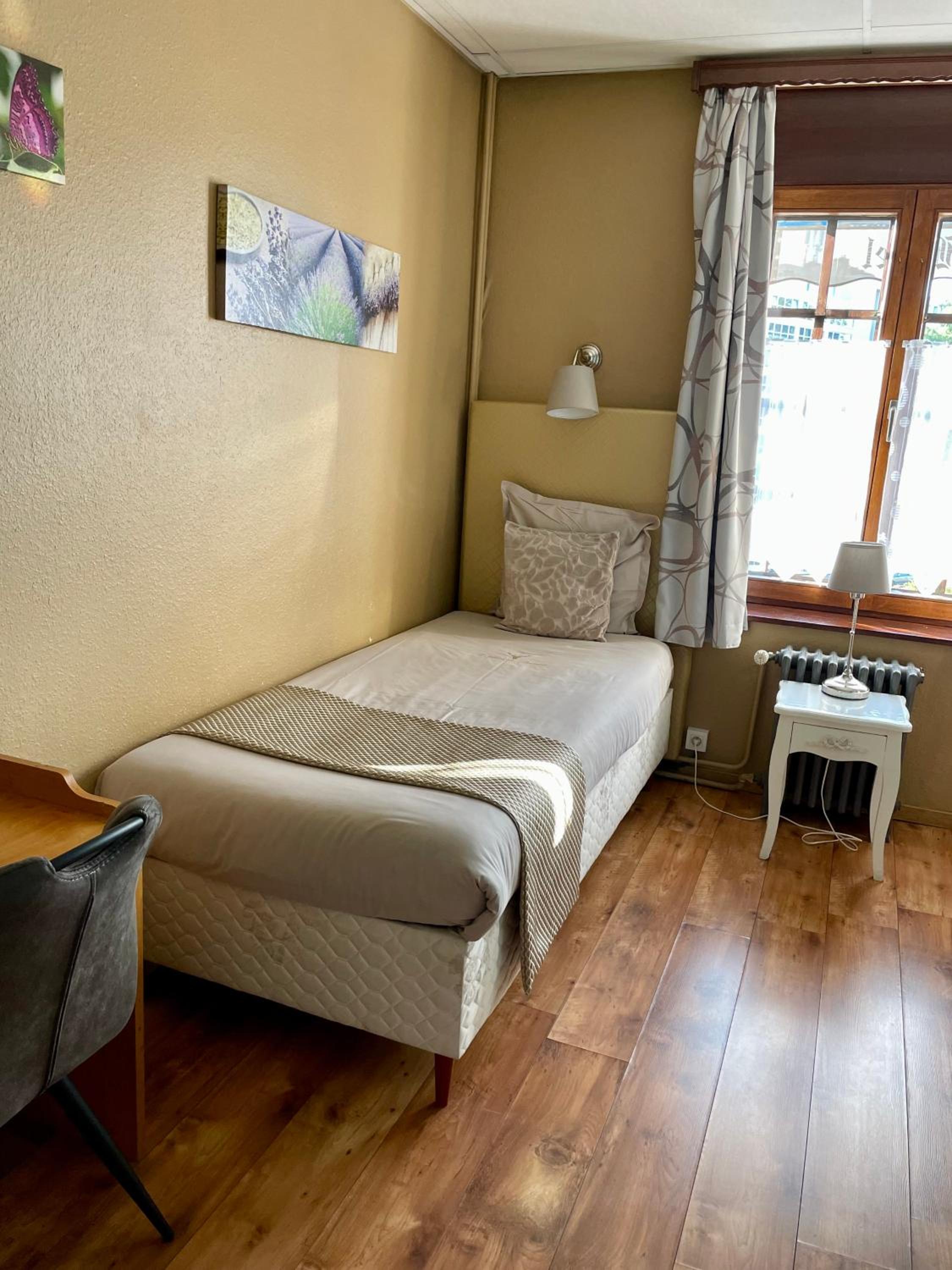 Single Room with Private External Bathroom photo 1