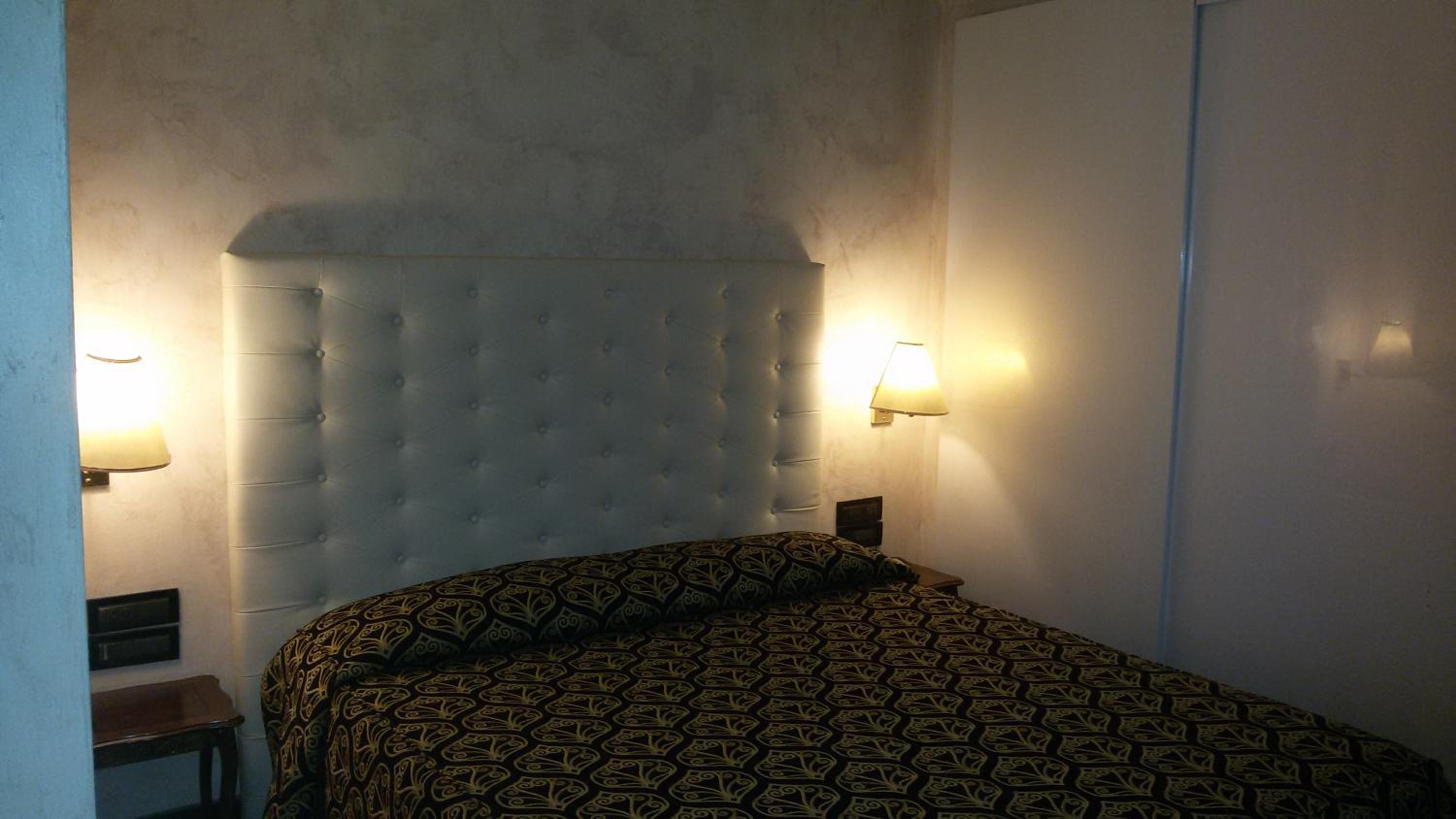 Double Room (1 Adult) - Photo 5