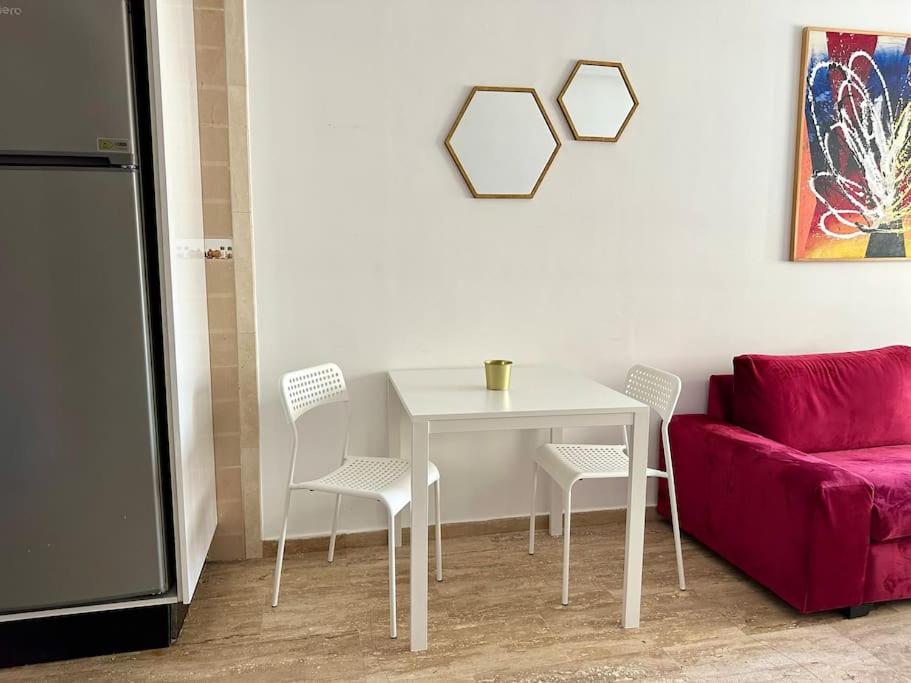 One-Bedroom Apartment photo 3