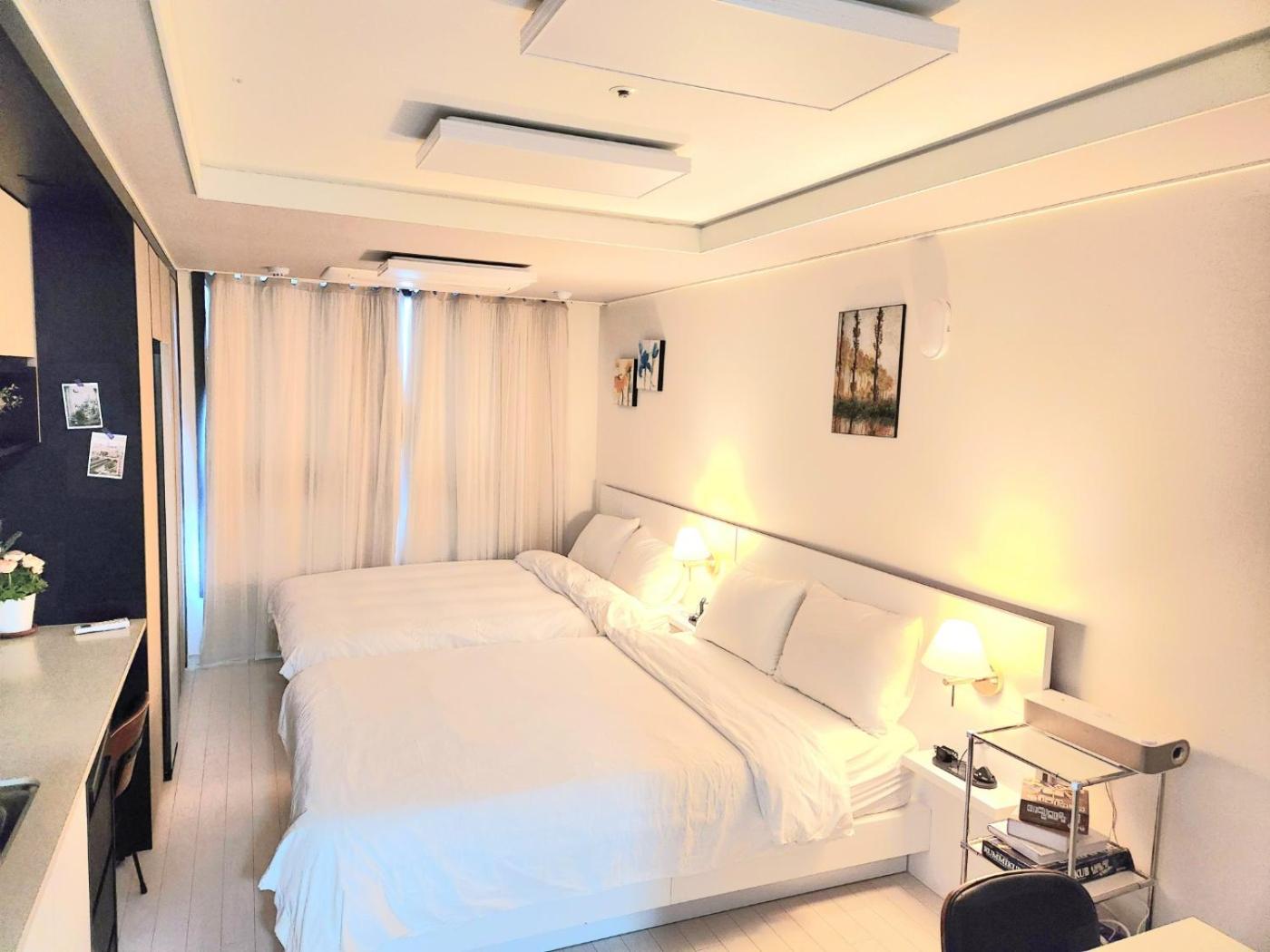 Suite - Photo 1