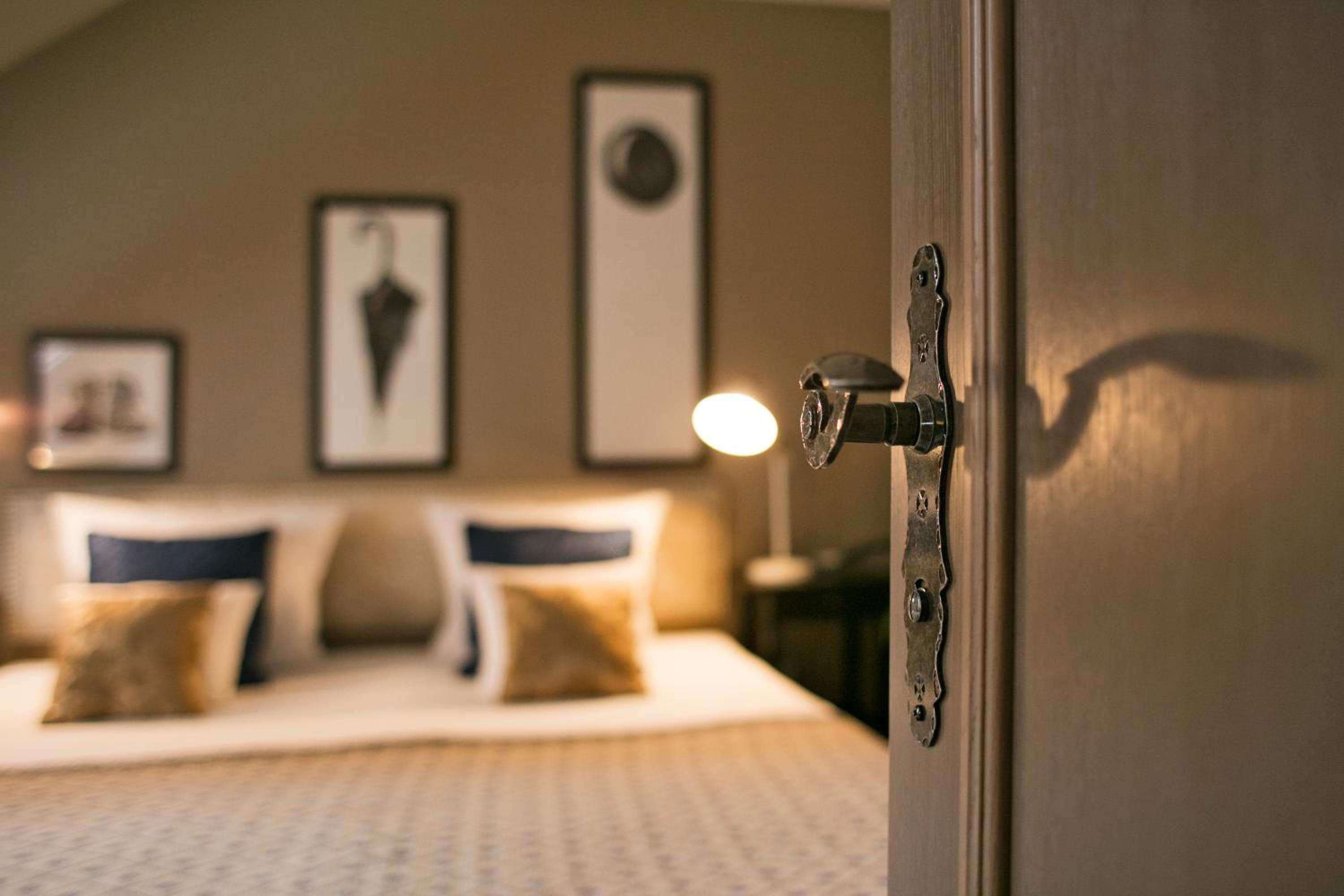 Suite - Photo 3