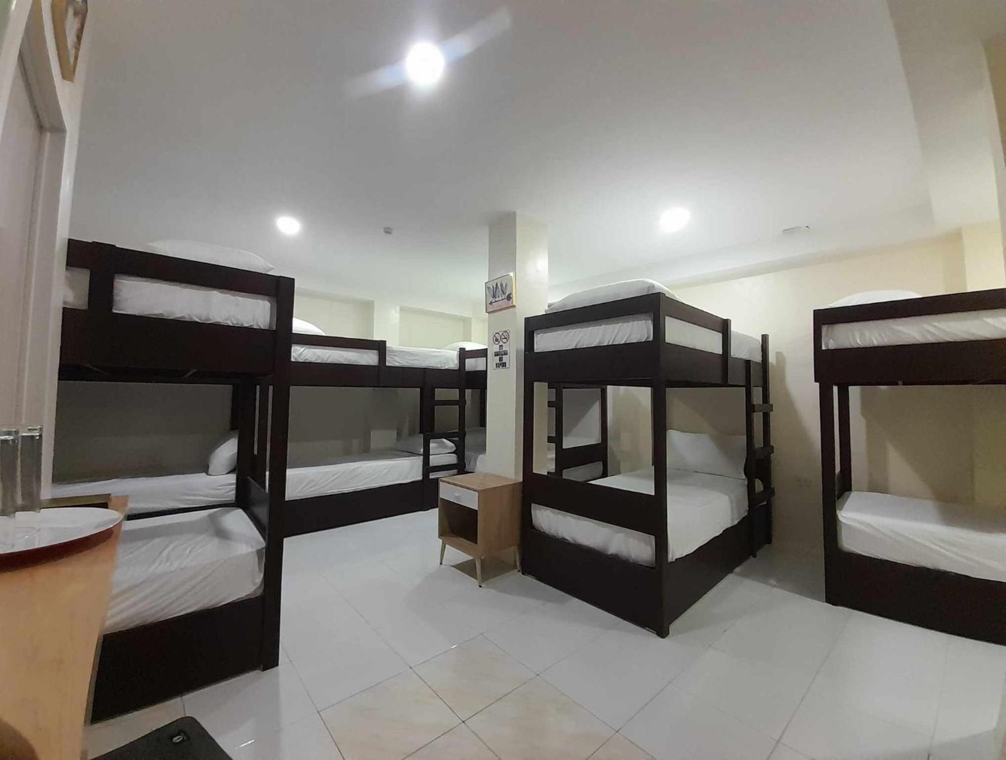 10-Bed Mixed Dormitory Room photo 3