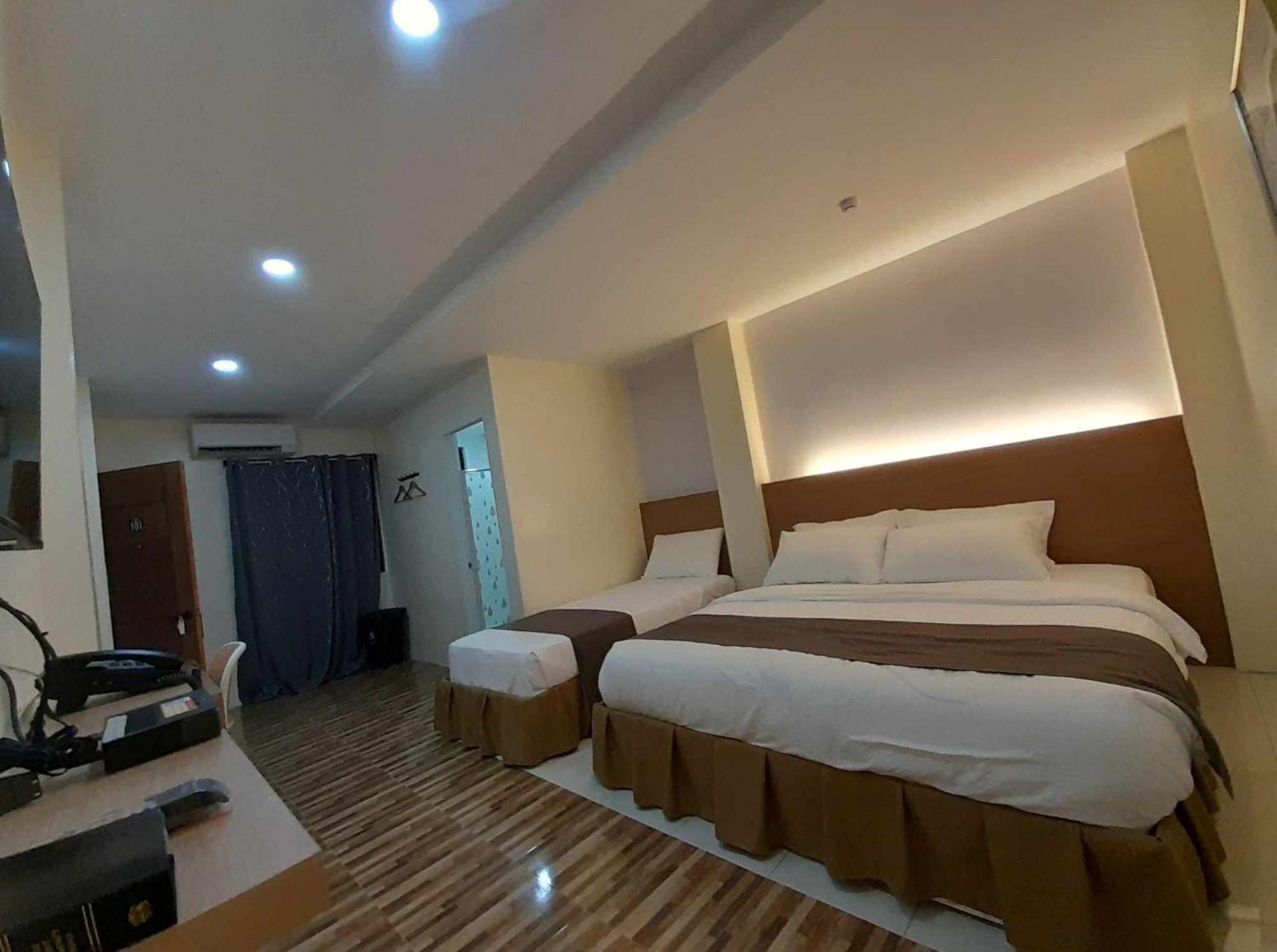 Deluxe Triple Room photo 3