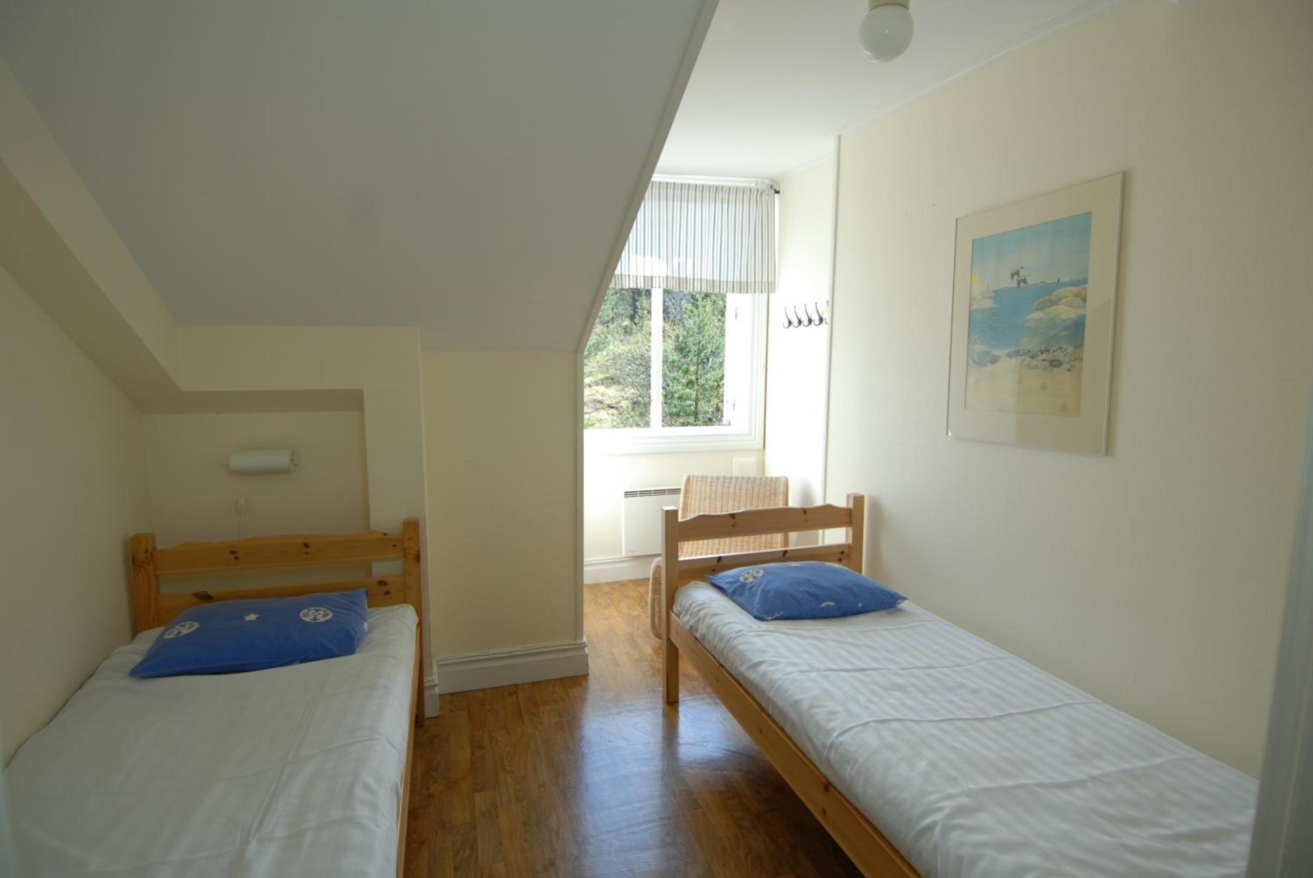 Twin Room with Shared Bathroom photo 2