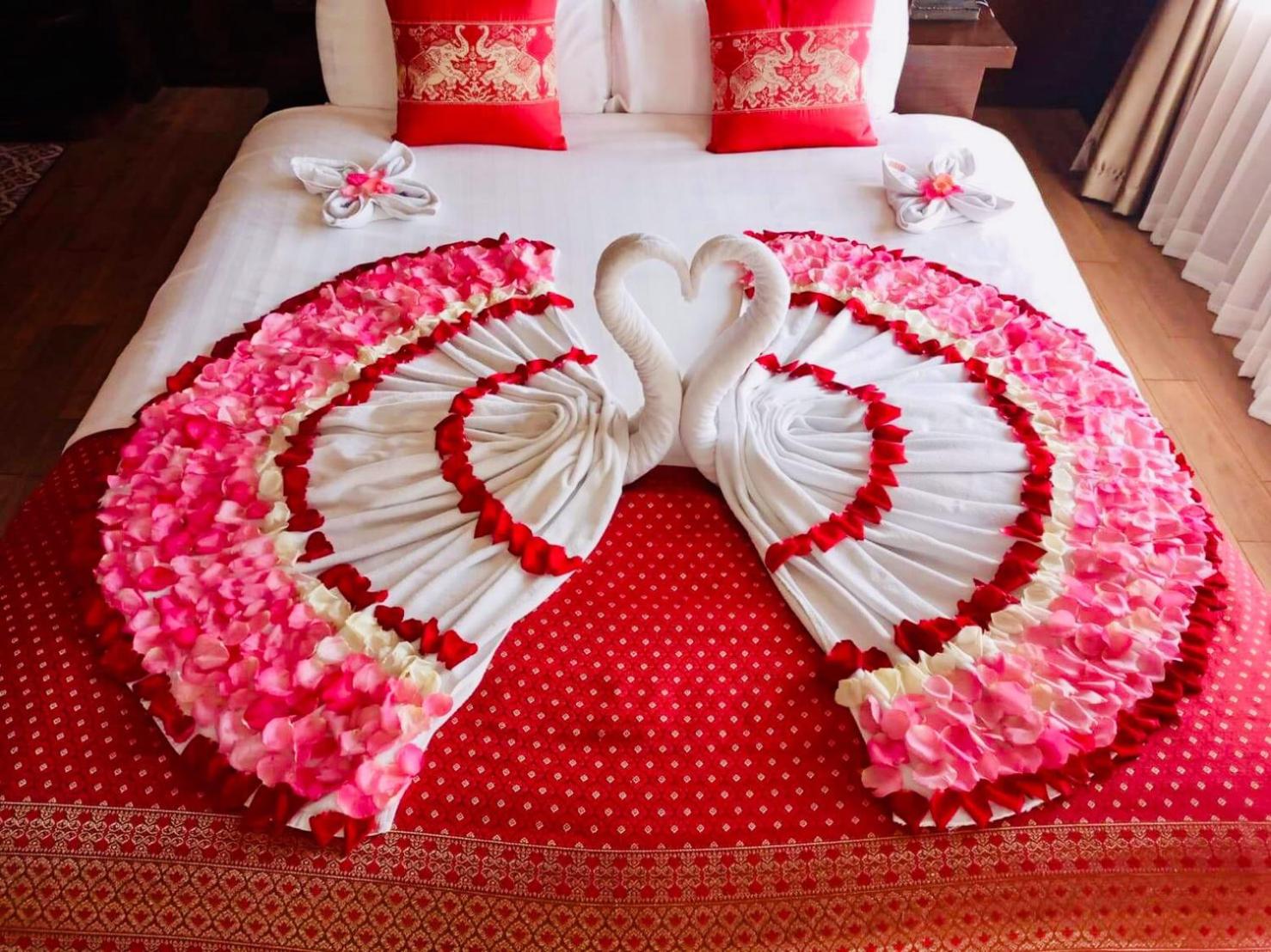 Honeymoon Nakara Suite with Balcony (Included Sparkling wine 1 Btl, Rose Petals, 1 time Afternoon Tea)