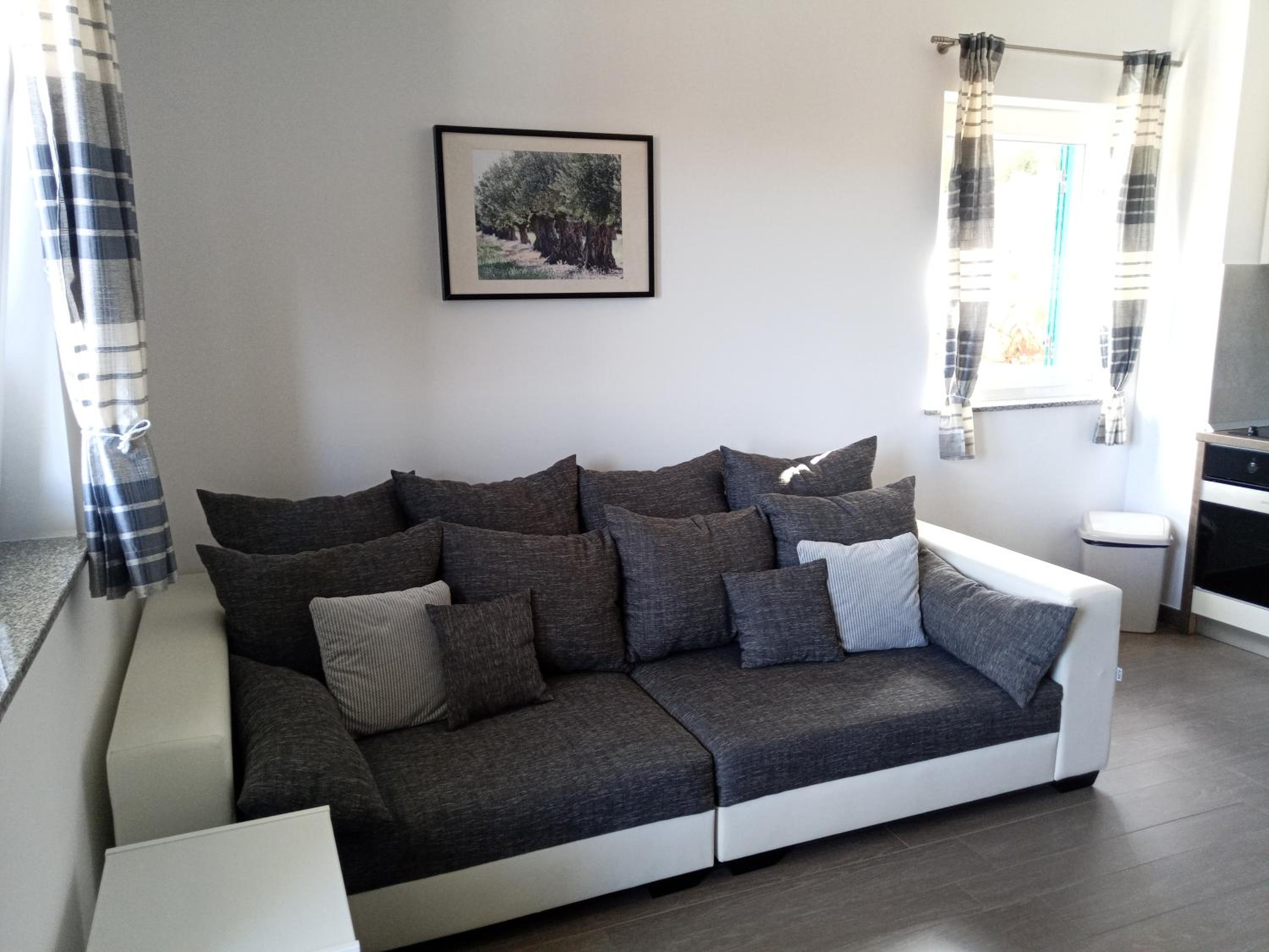 Apartment with Balcony - Photo 2