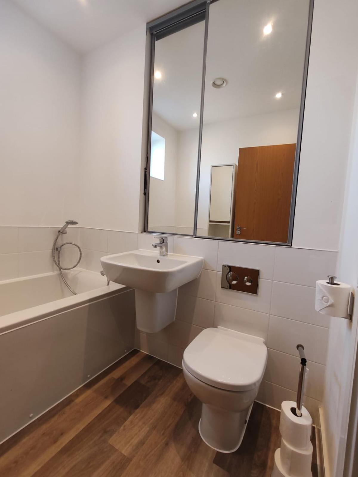 Double Room with Shared Bathroom photo 2