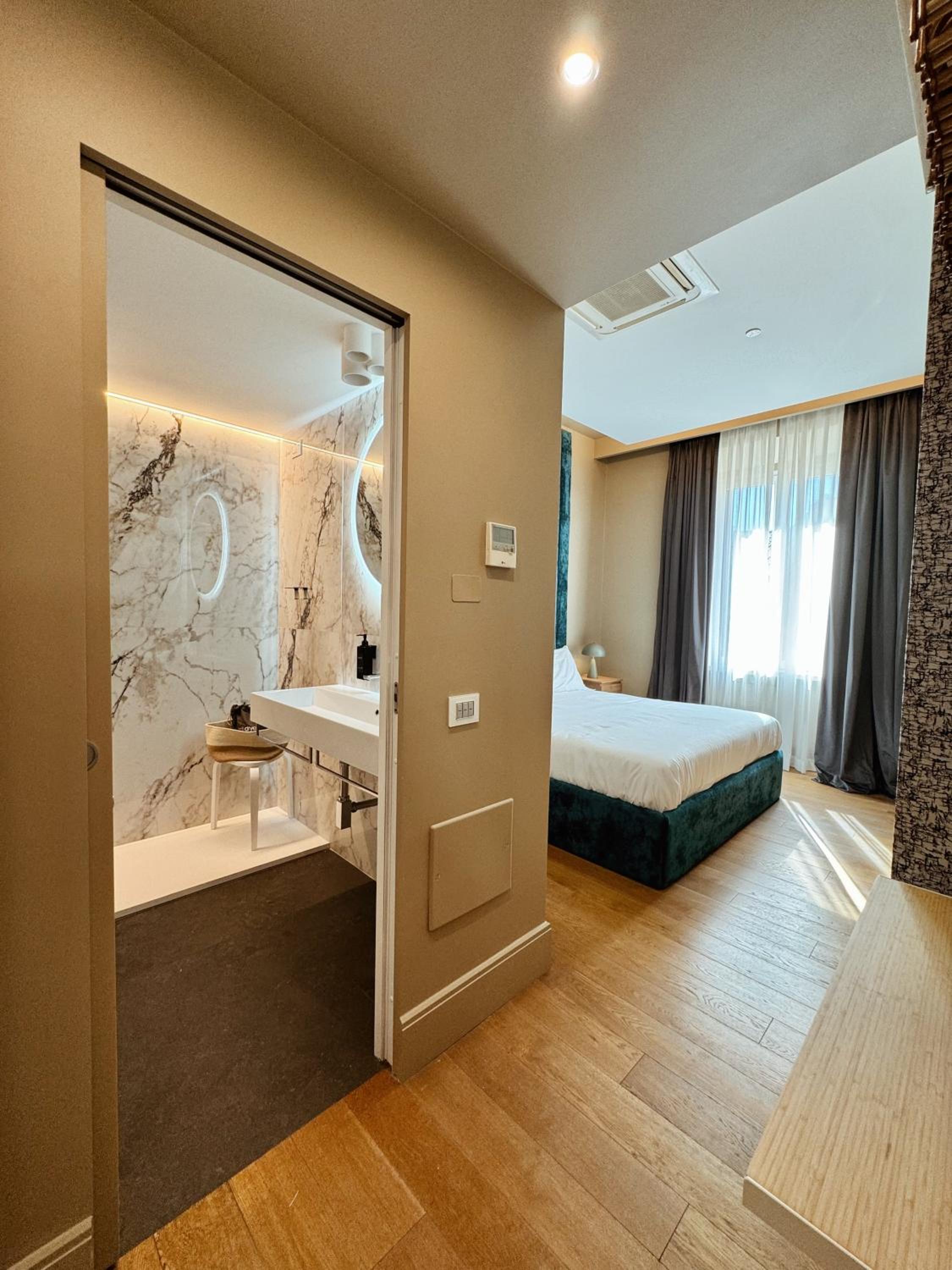 Superior King Room