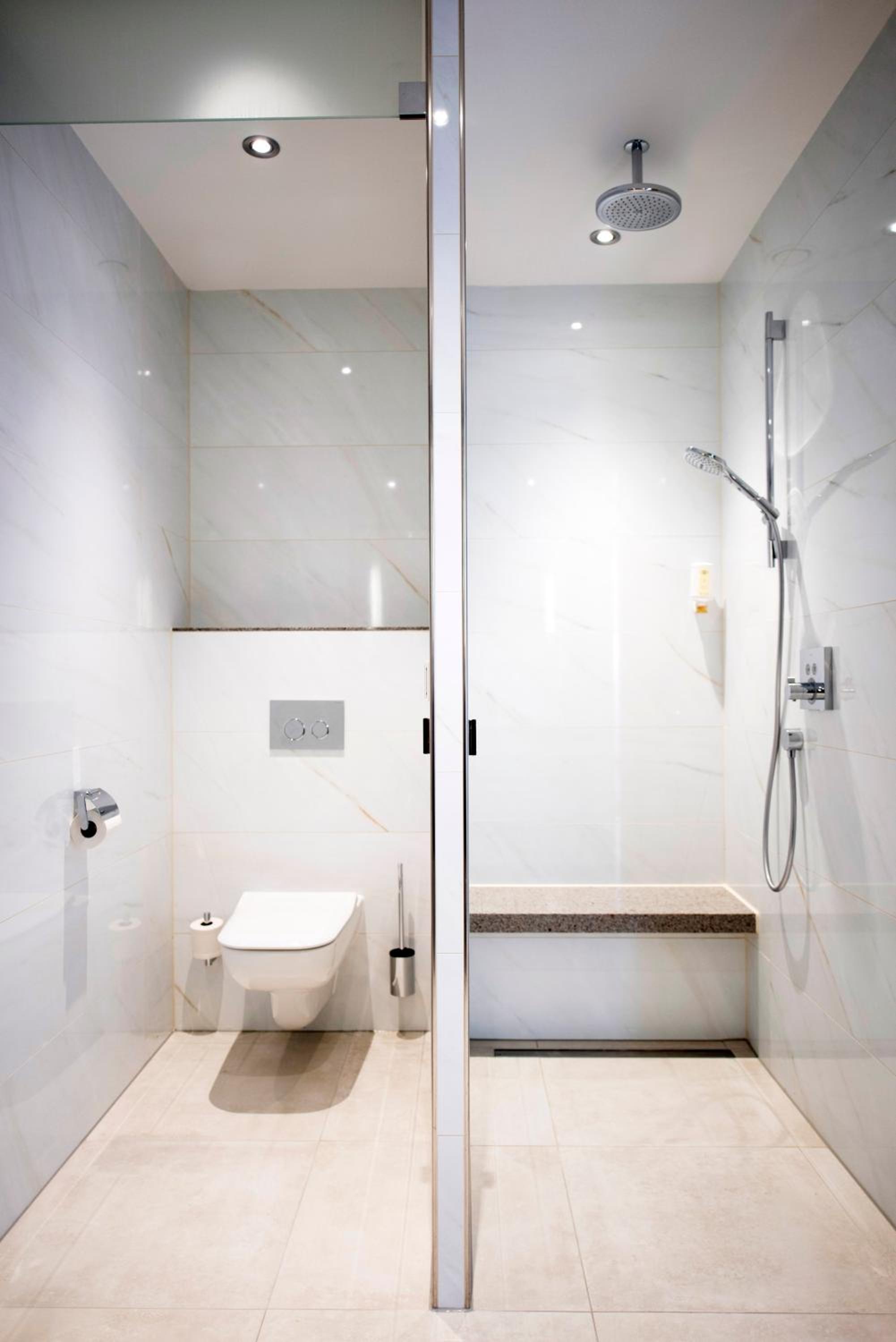 Superior King Room with Spa Access - Photo 3