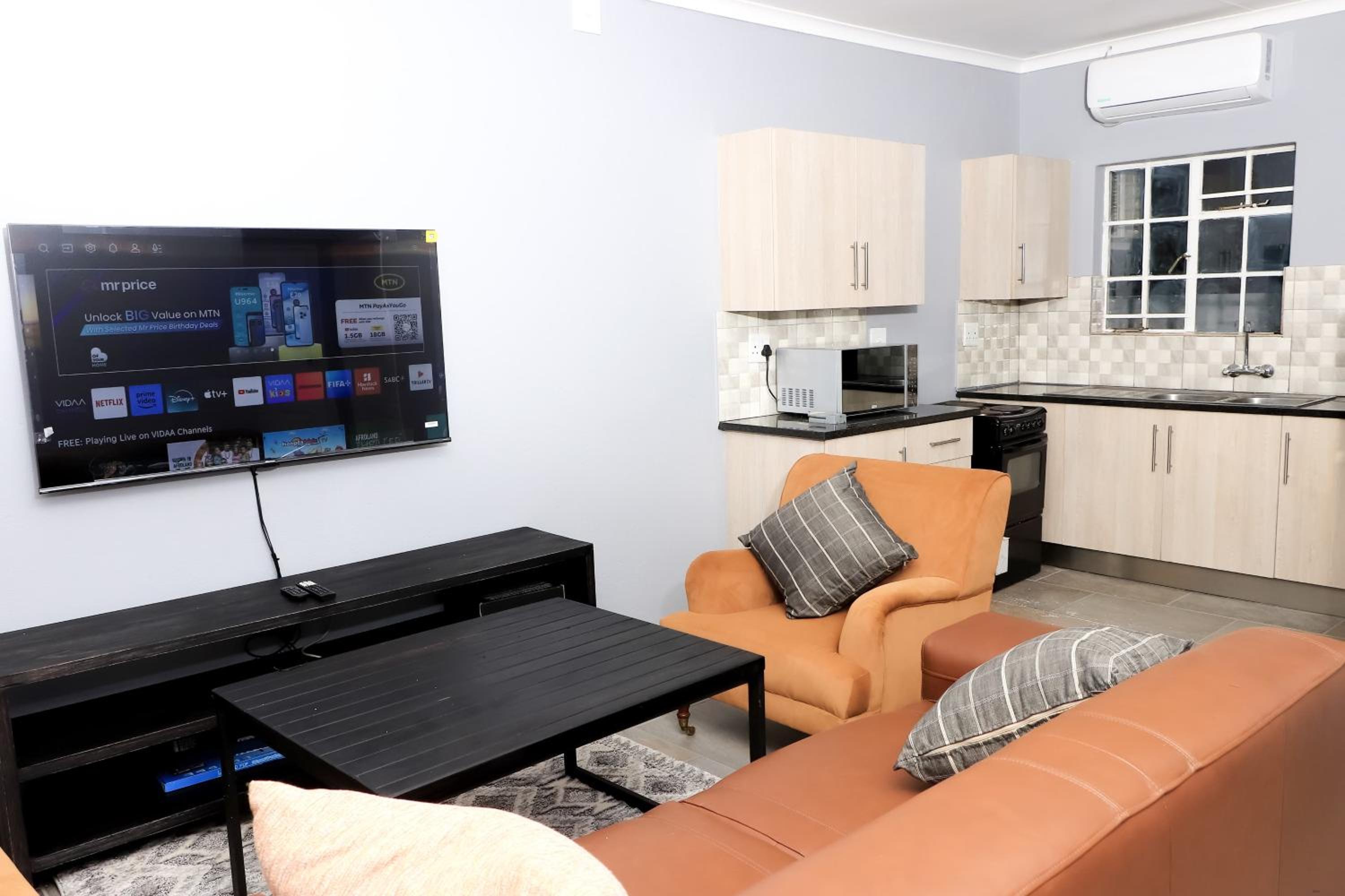 Two-Bedroom Superior Apartment photo 2