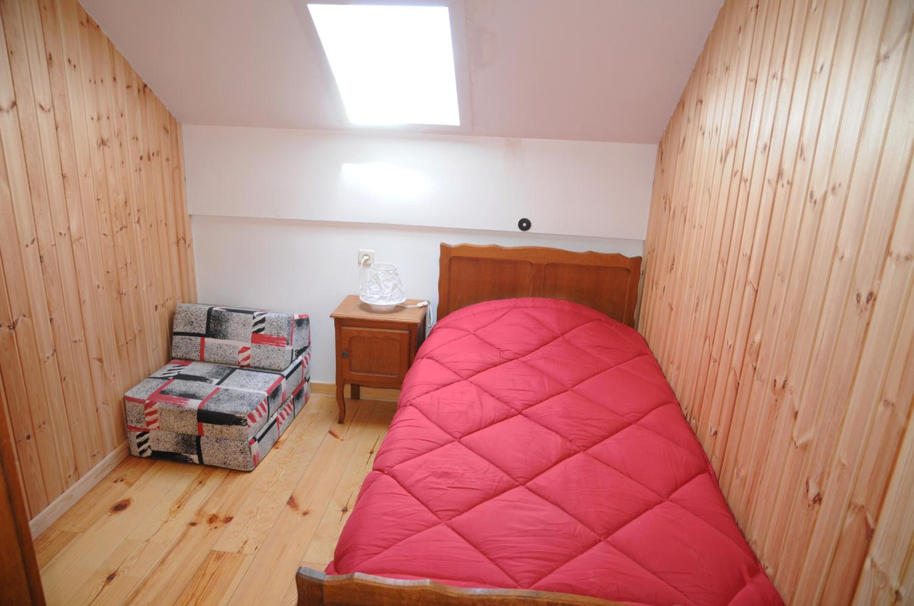 Five-Bedroom House photo 1