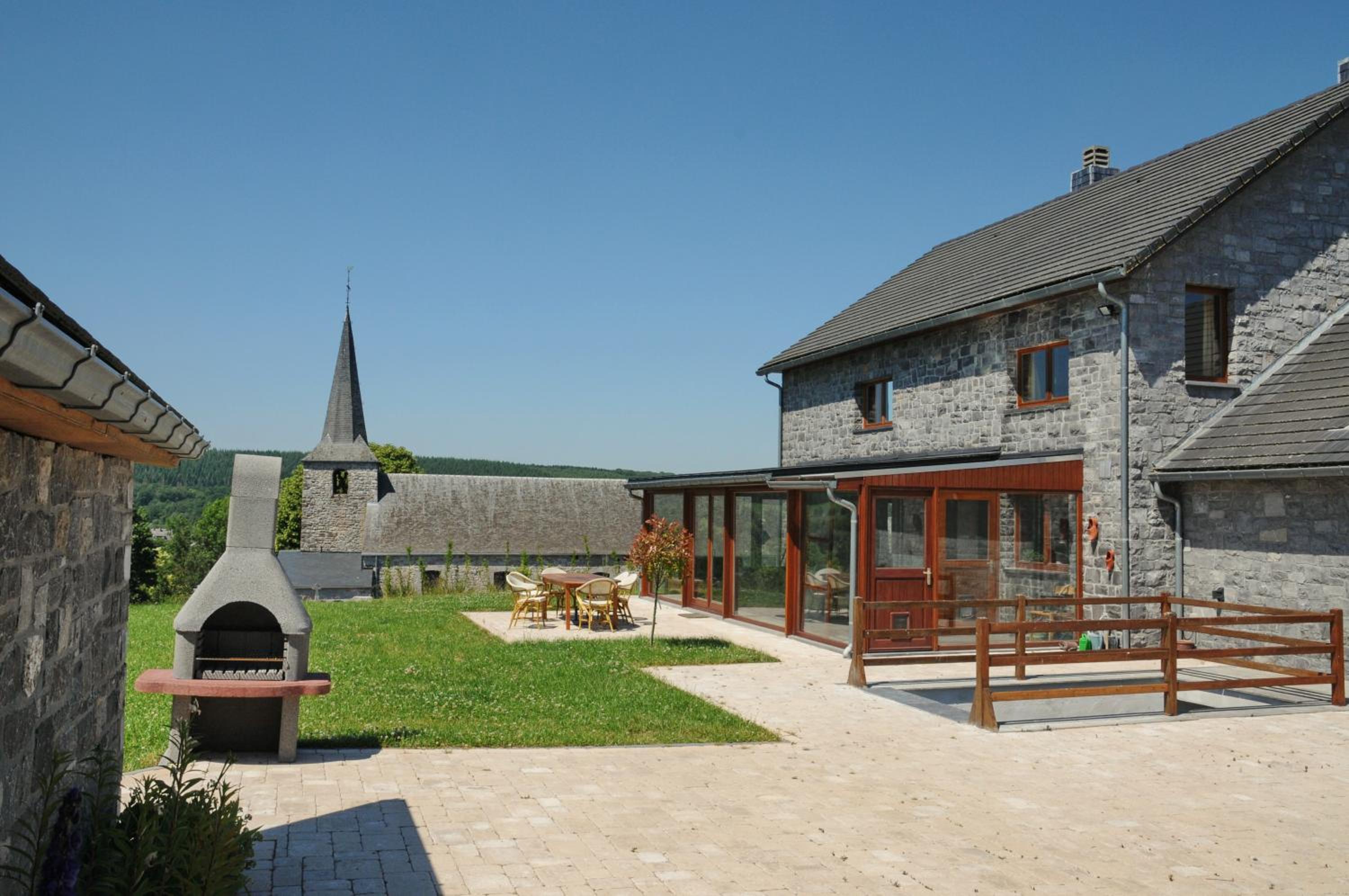 Five-Bedroom House photo 2