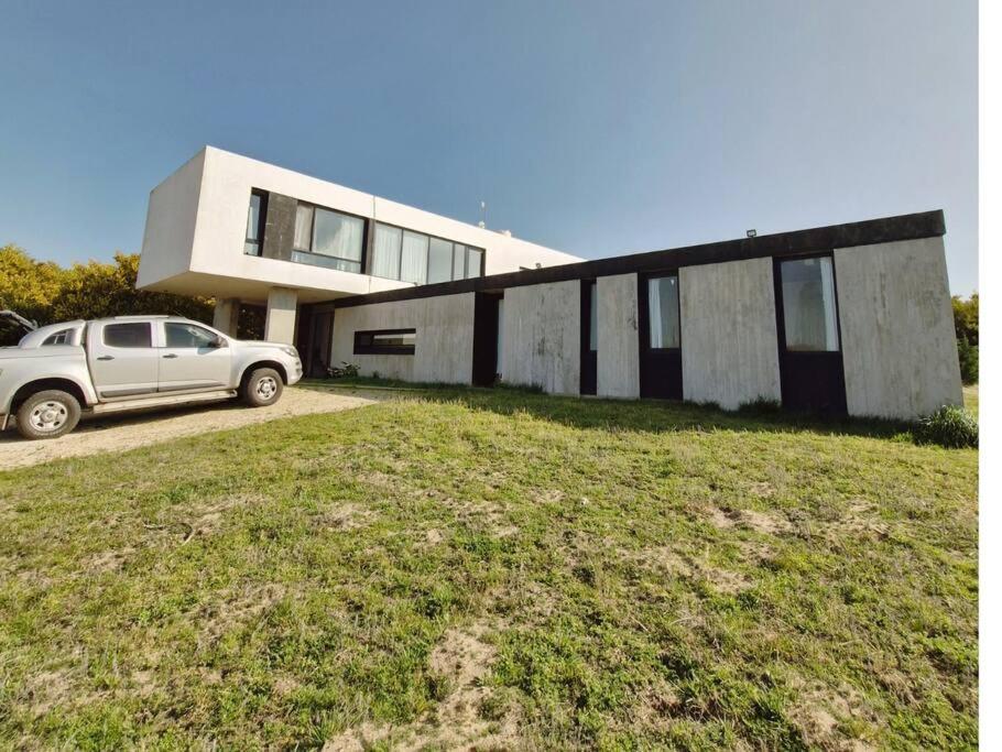 Four-Bedroom House photo 2
