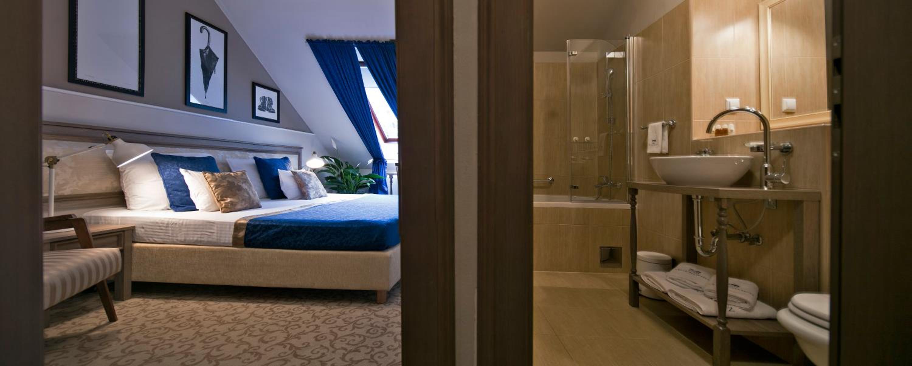 Double or Twin Room - Photo 5