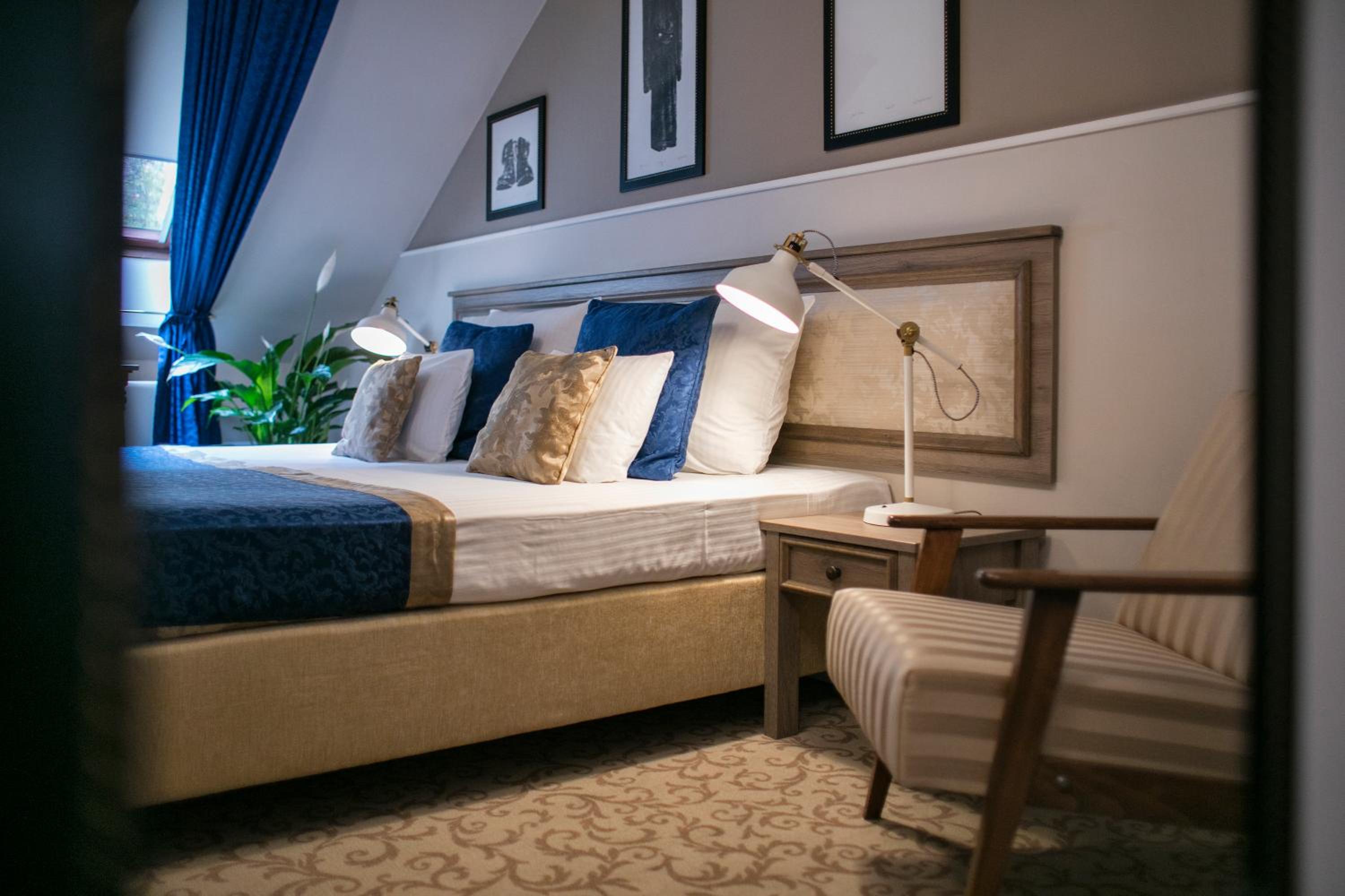Double or Twin Room - Photo 7