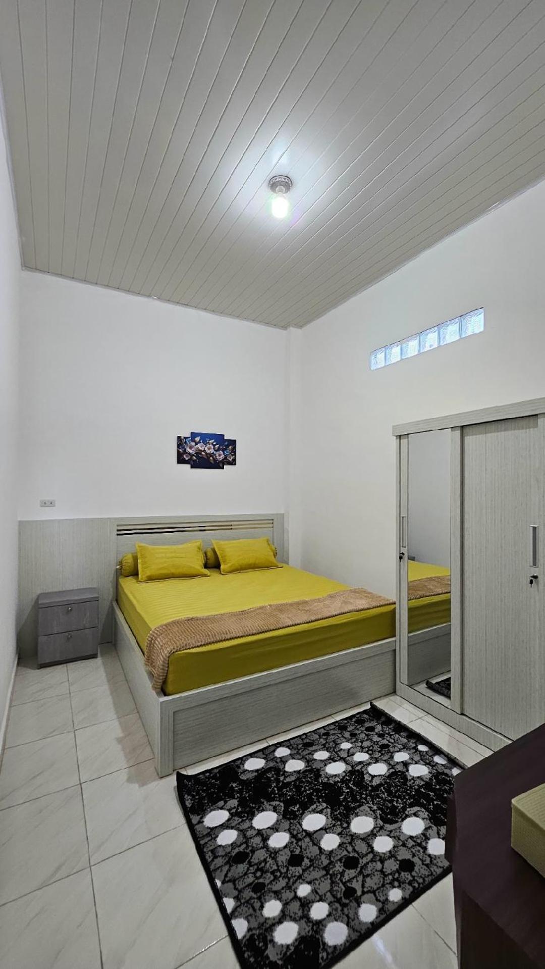 One-Bedroom Apartment - Non-Smoking photo 2
