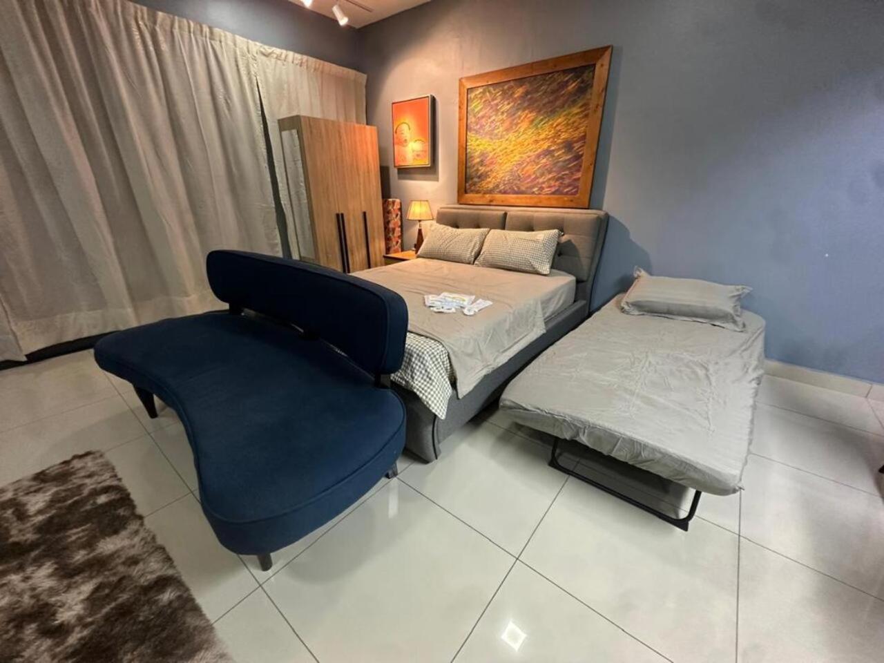 One-Bedroom Apartment photo 2
