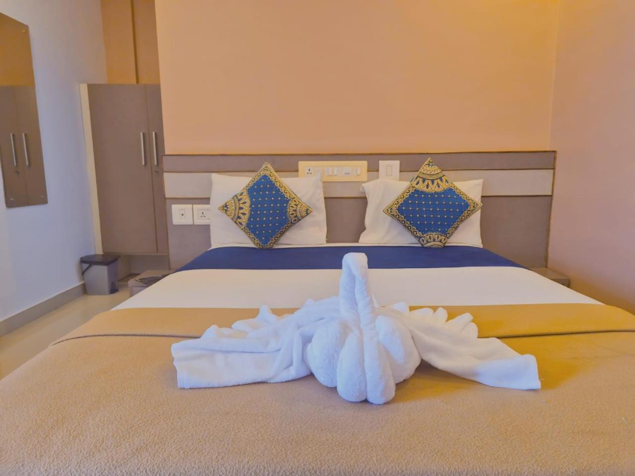 Double Room with Fan photo 1