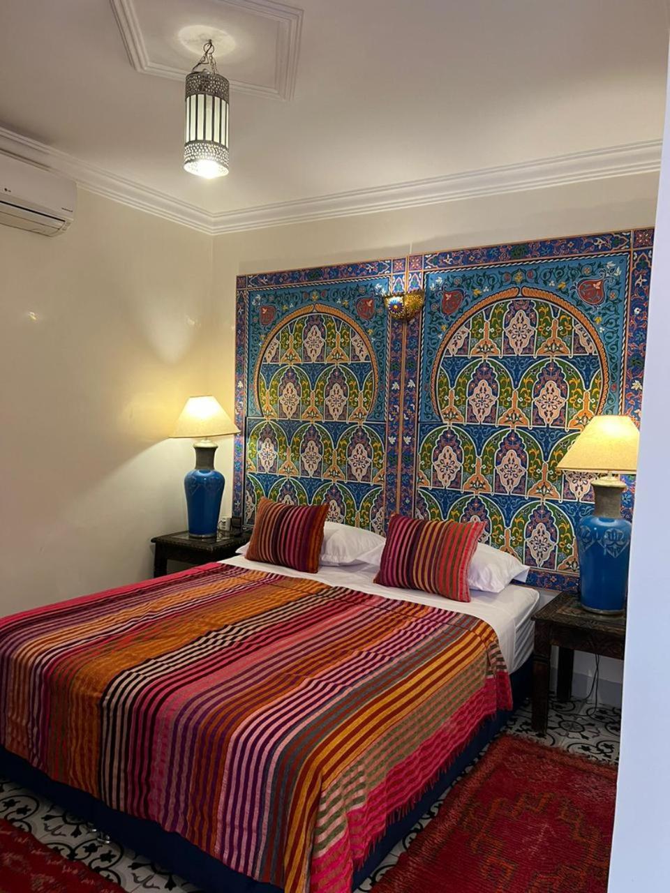 Standard Twin Room with Sofa - Photo 15