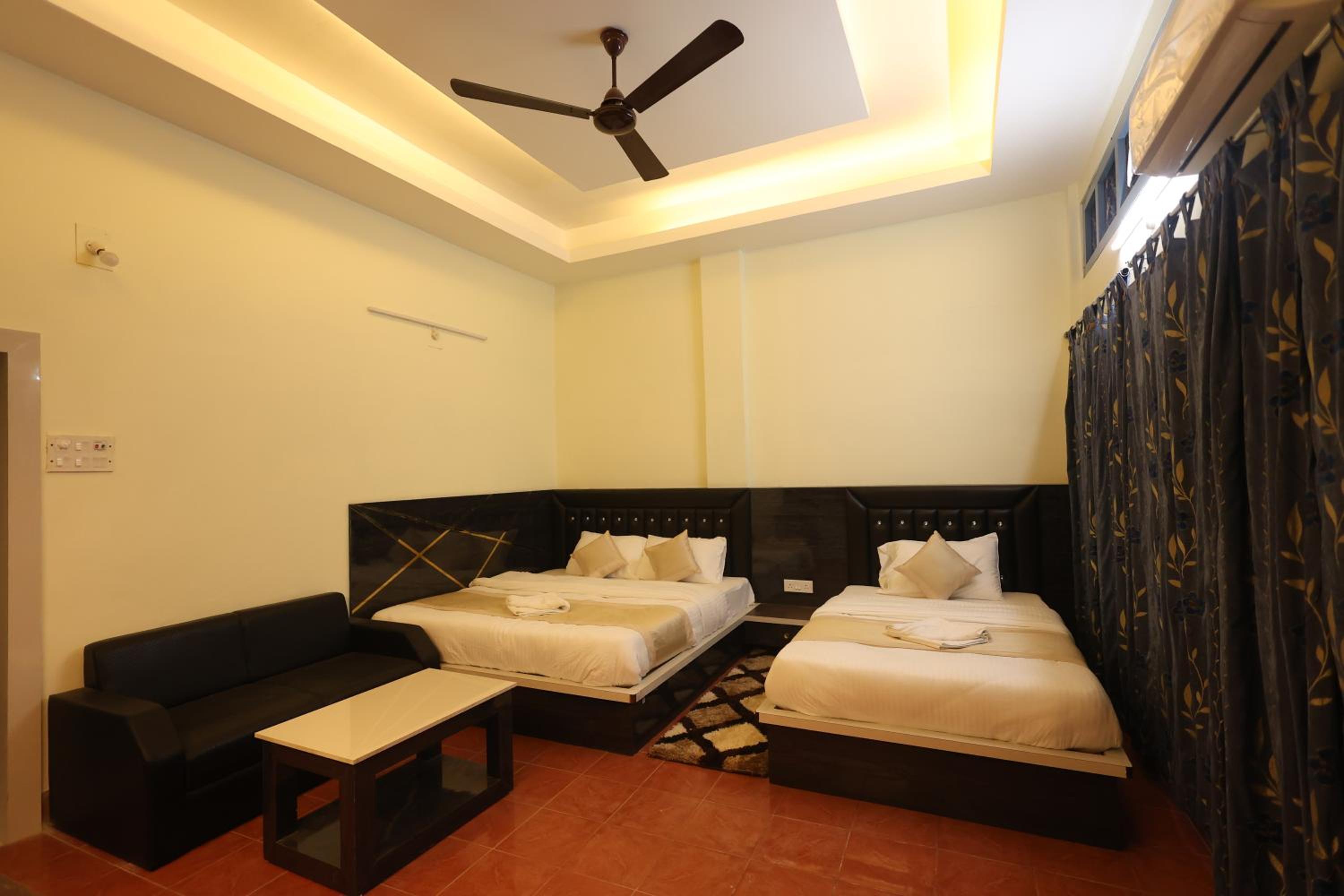 Deluxe Double Room With Bath photo 3