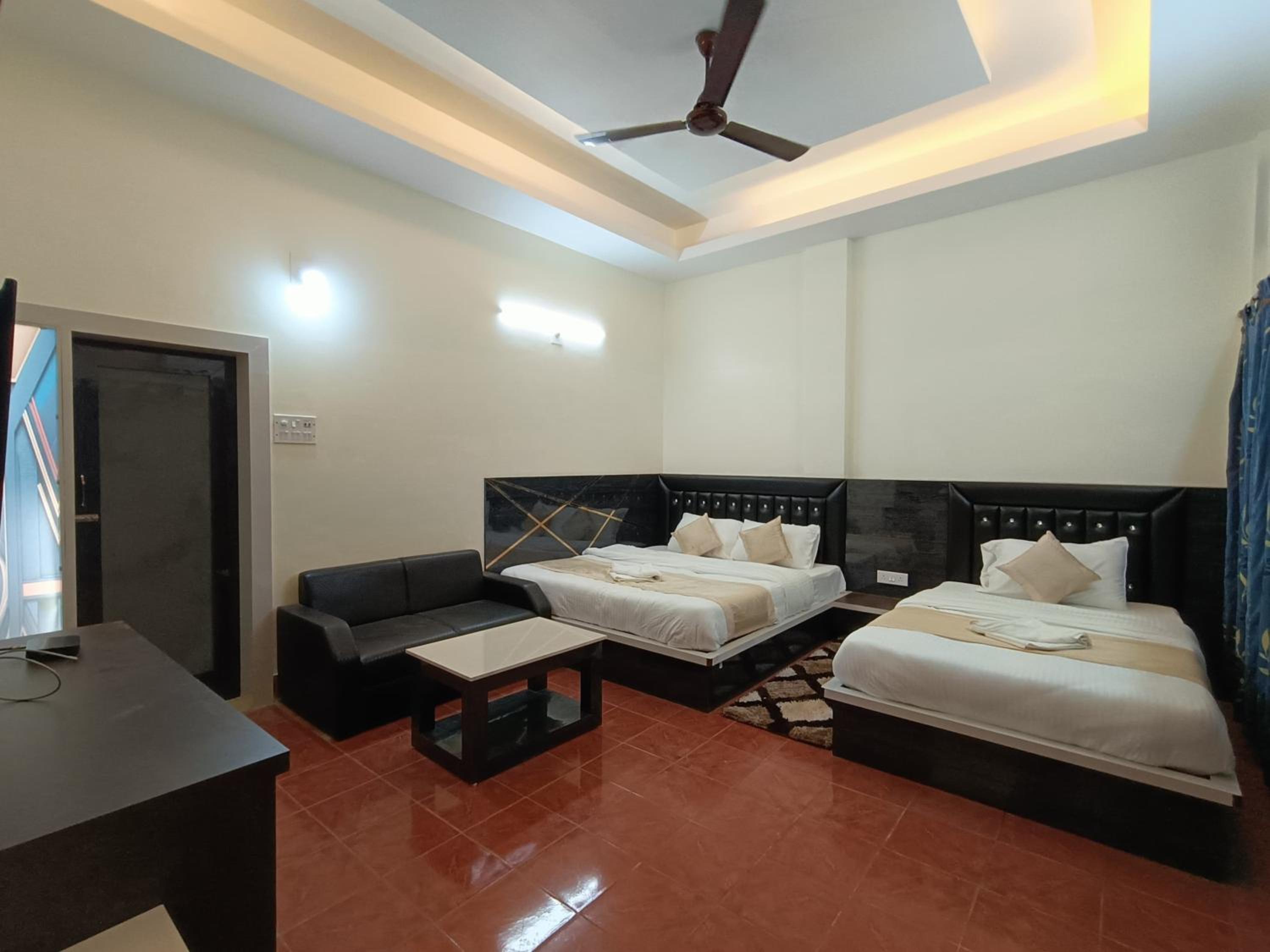 Deluxe Double Room With Bath photo 2