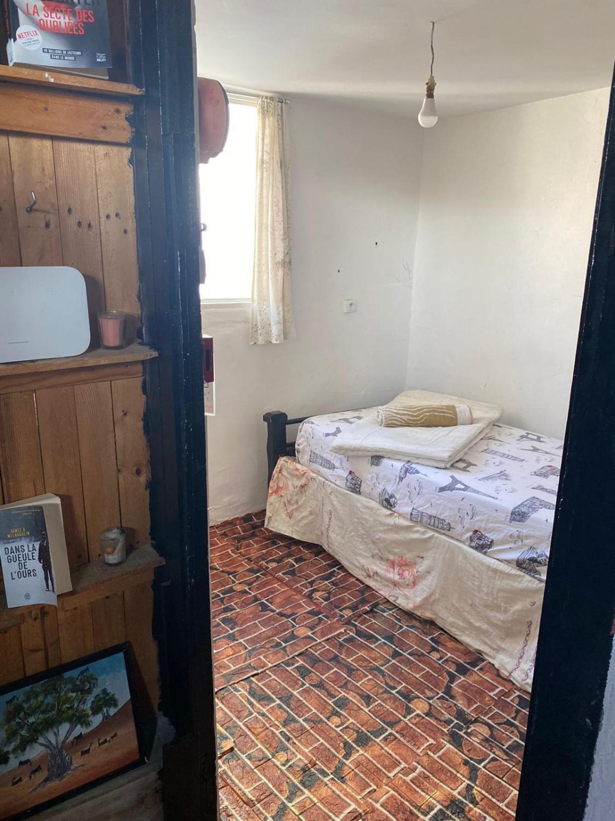 Single Room With Shared Bathroom photo 1