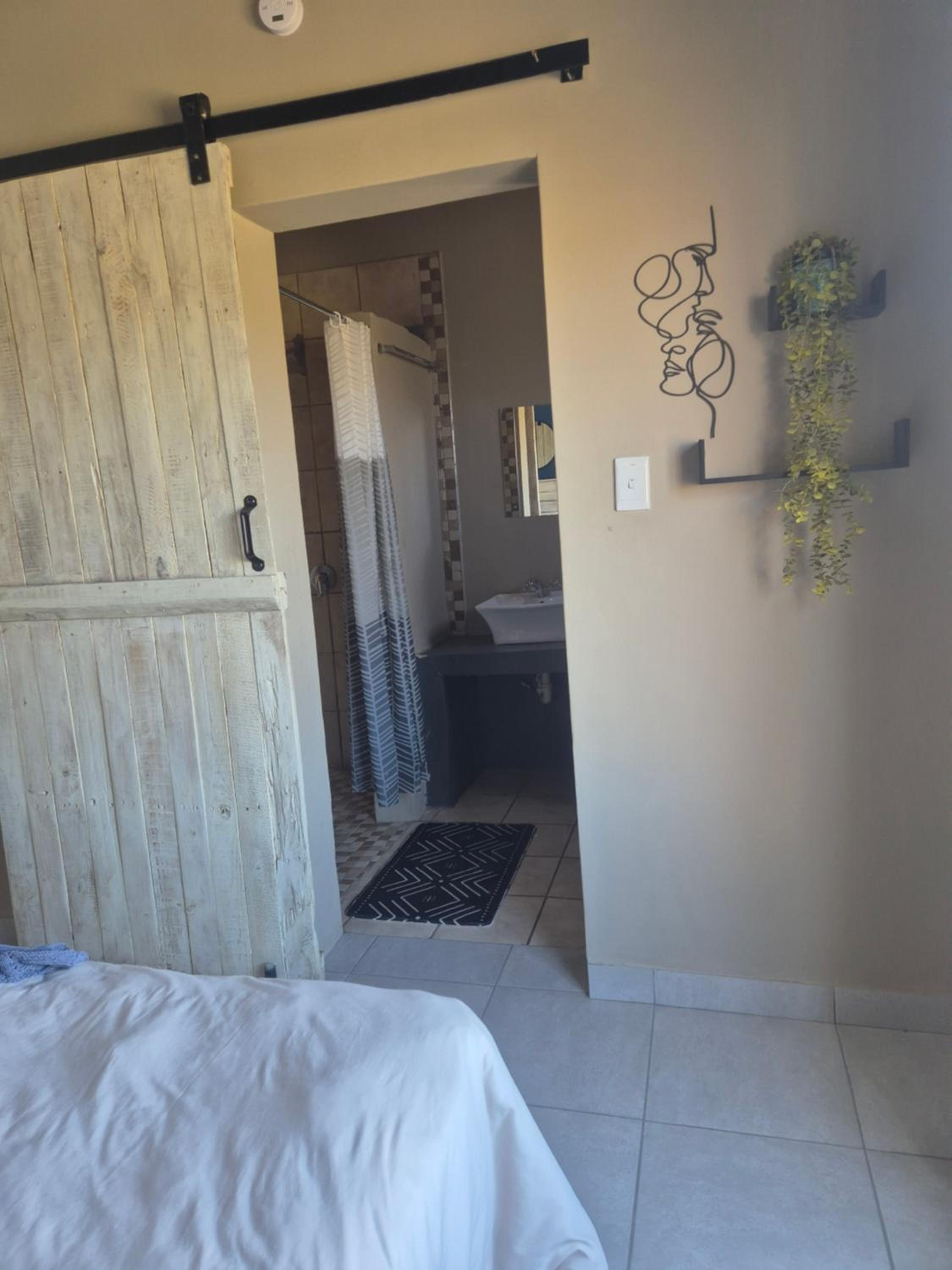 Family Room - Photo 32