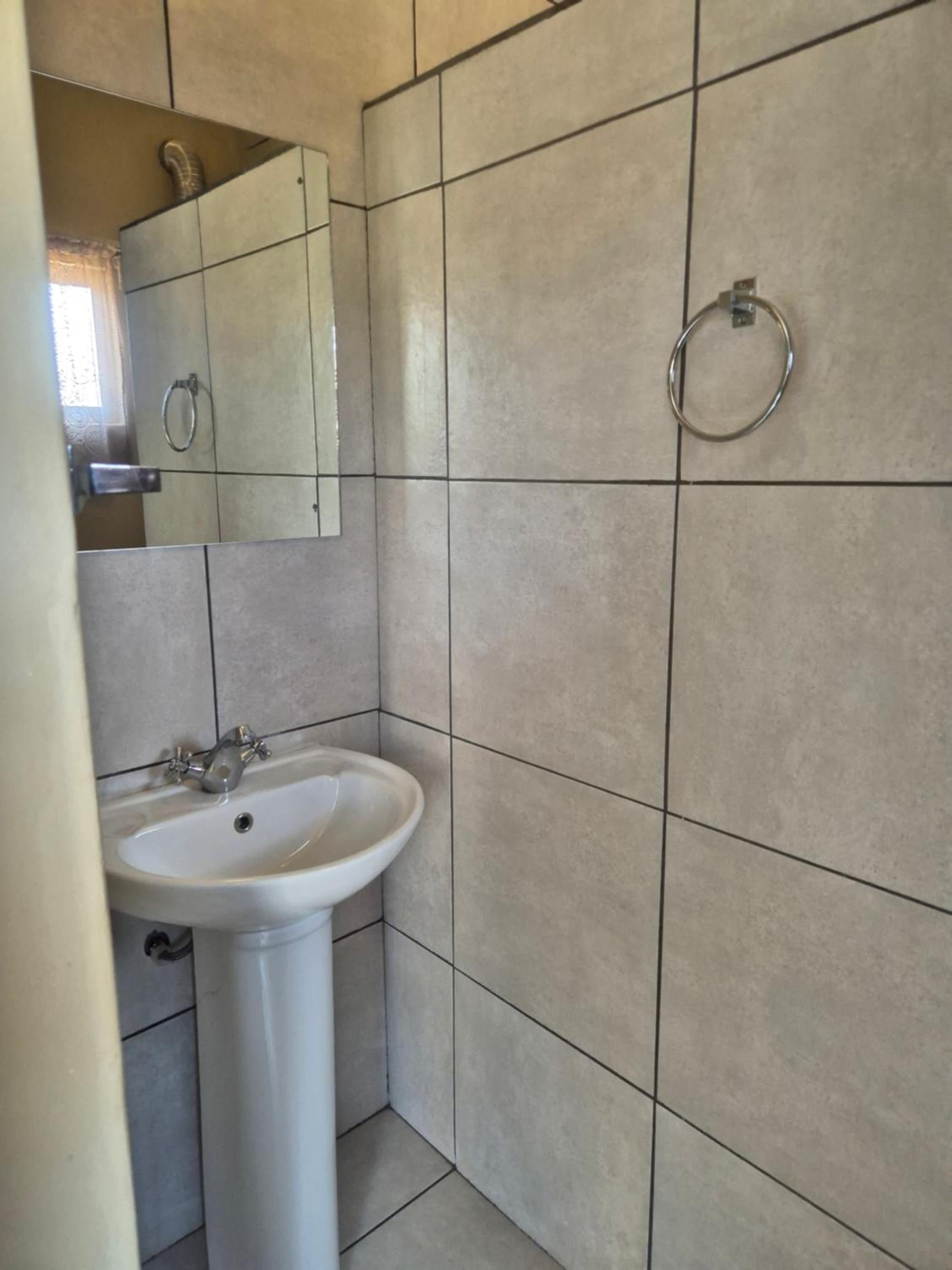 Family Room - Photo 26