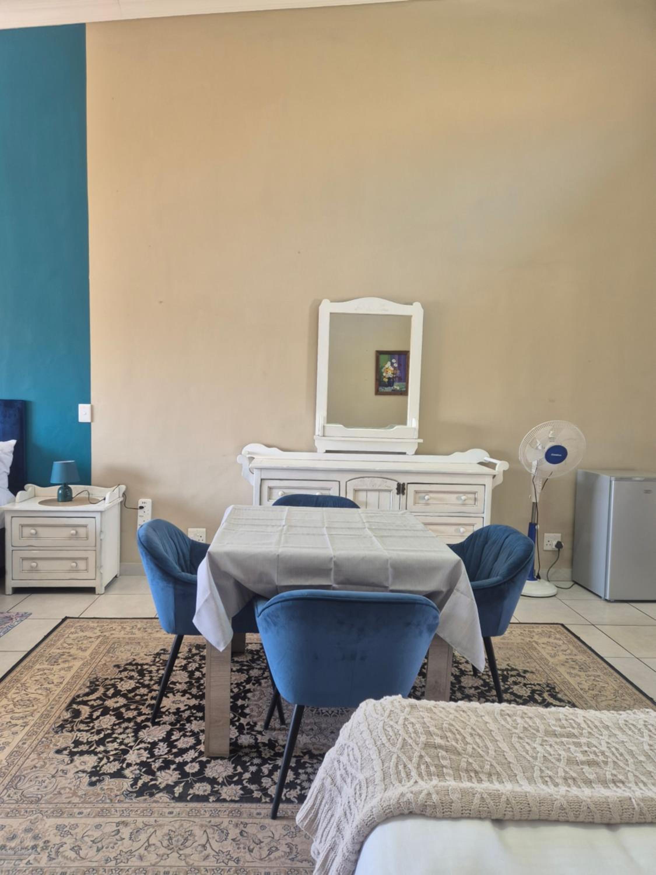 Family Room - Photo 18