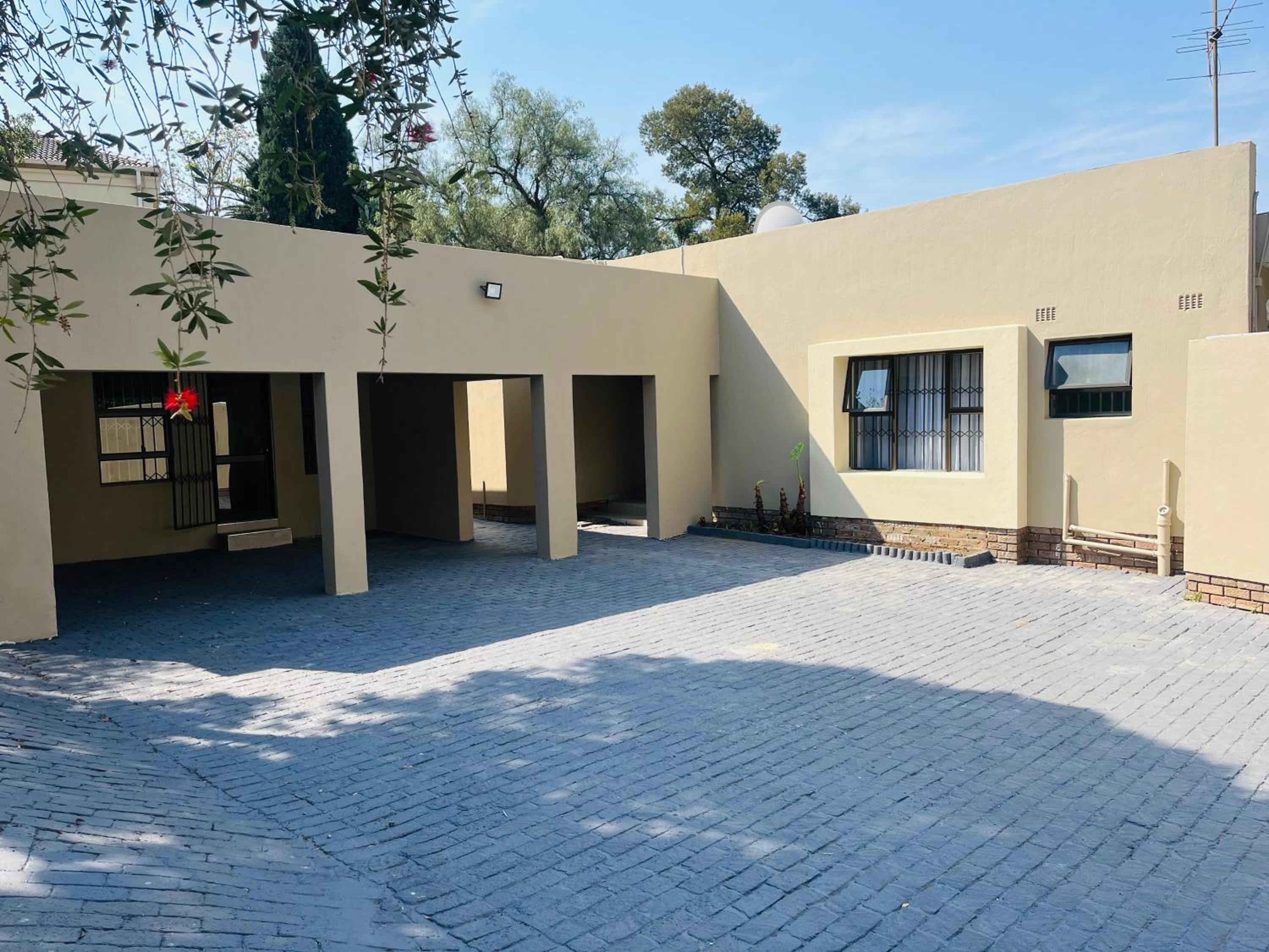 Deluxe Double or Twin Room with Pool View