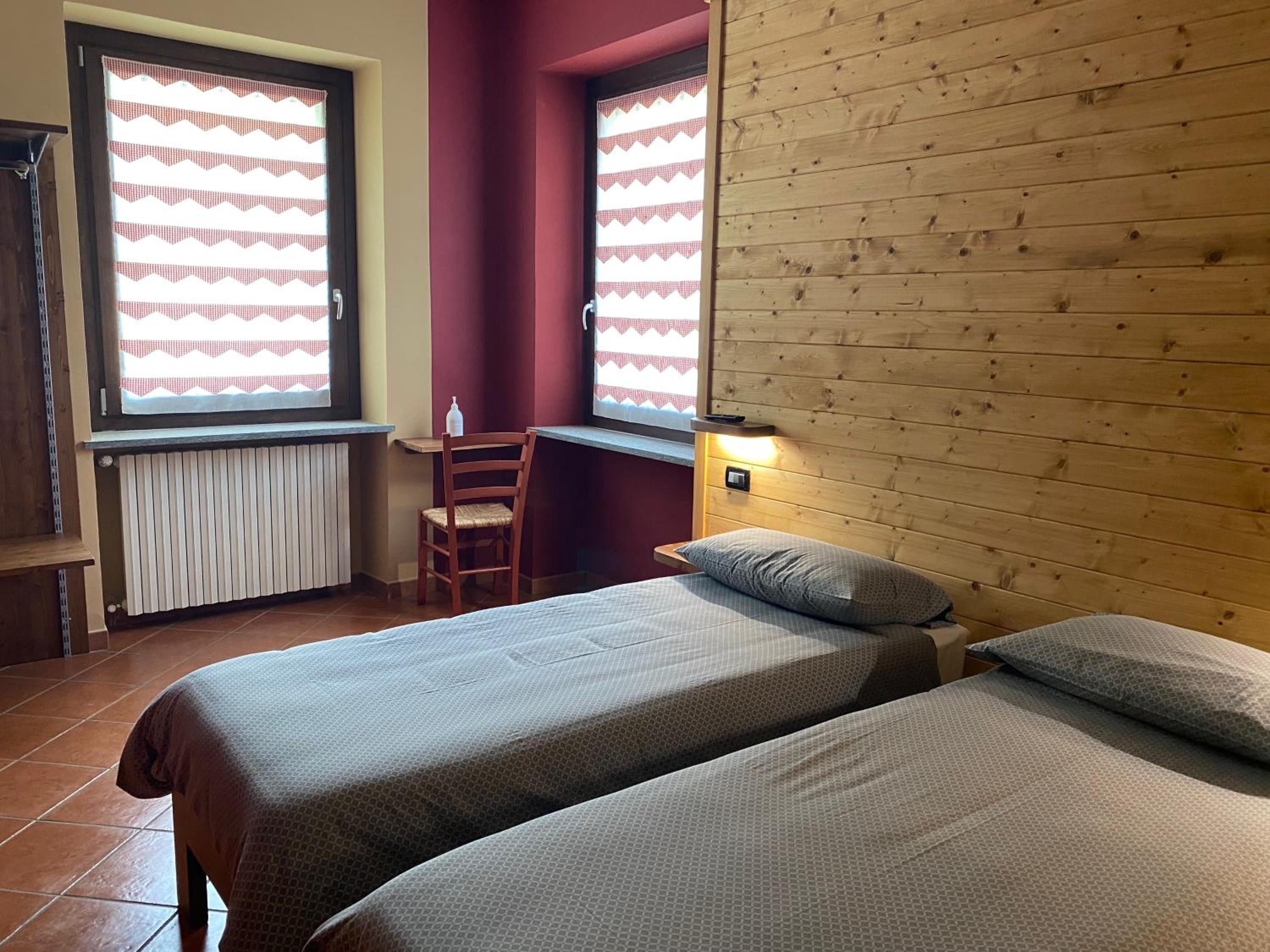 Double or Twin Room with Bathroom - Photo 1
