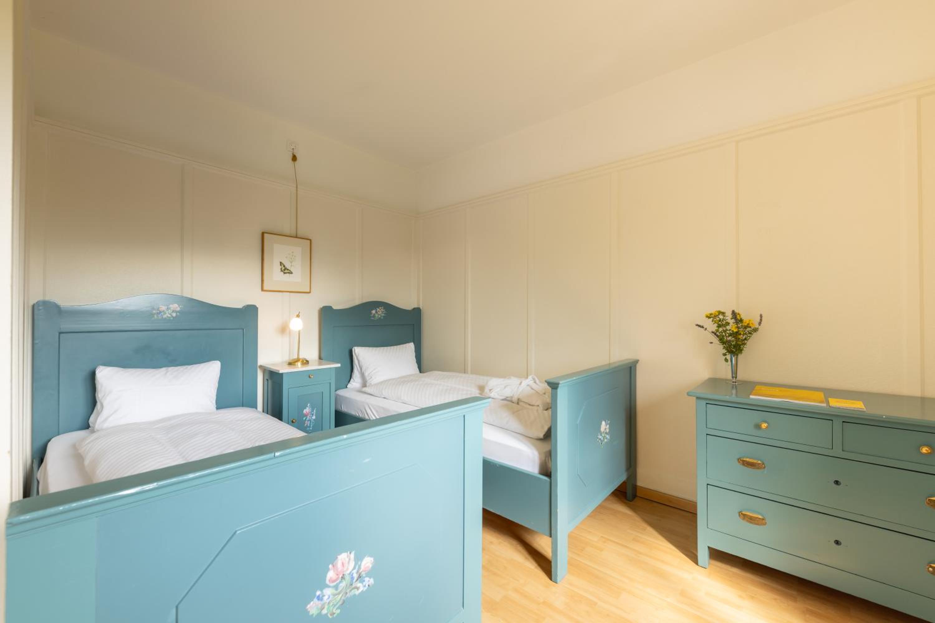 Budget Twin Room with Shared Bathroom