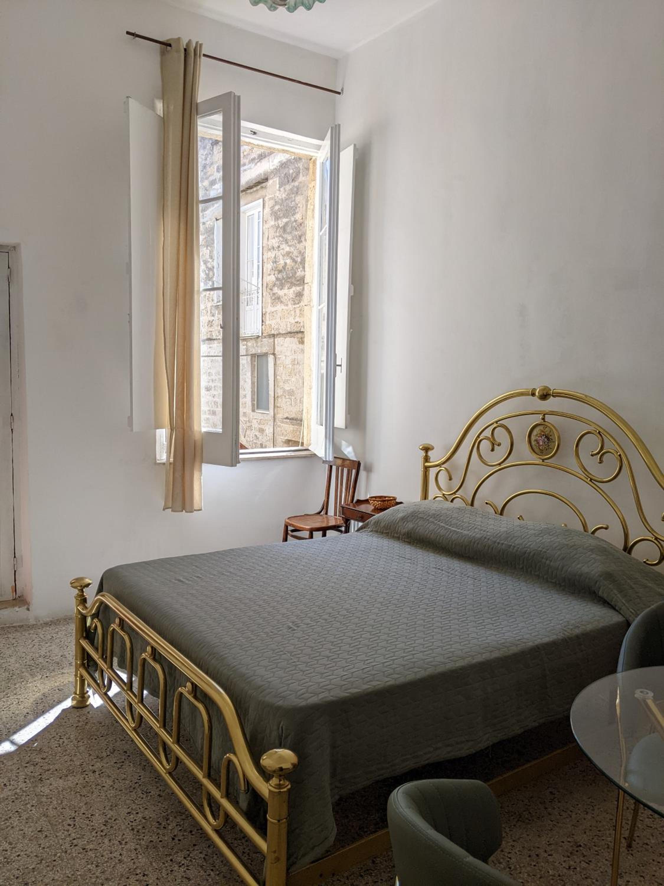 Studio Apartment with Queen Bed