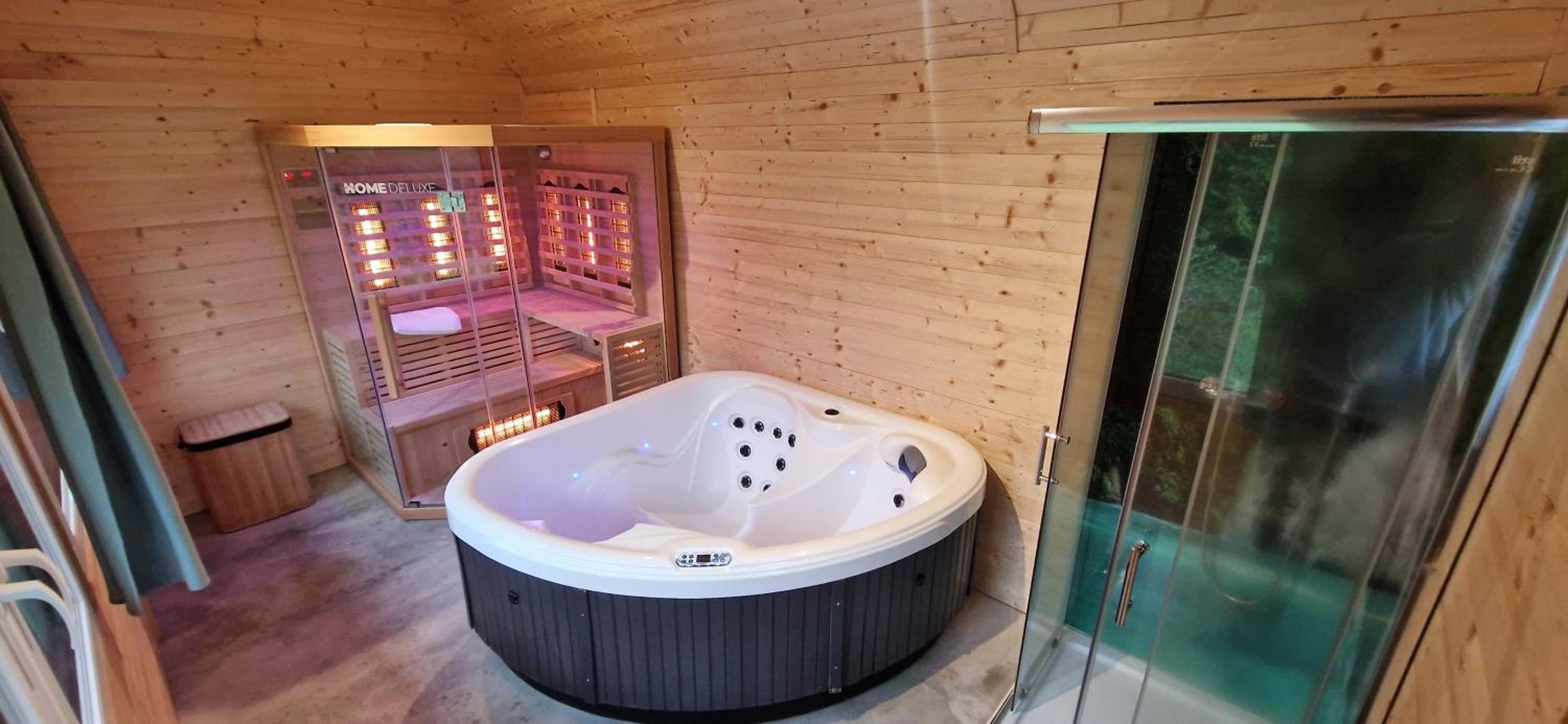 Deluxe Double Room with Shower - Photo 29